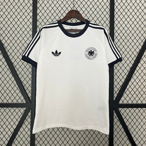1980s Juventus Retro Football Shirt | White Black Home