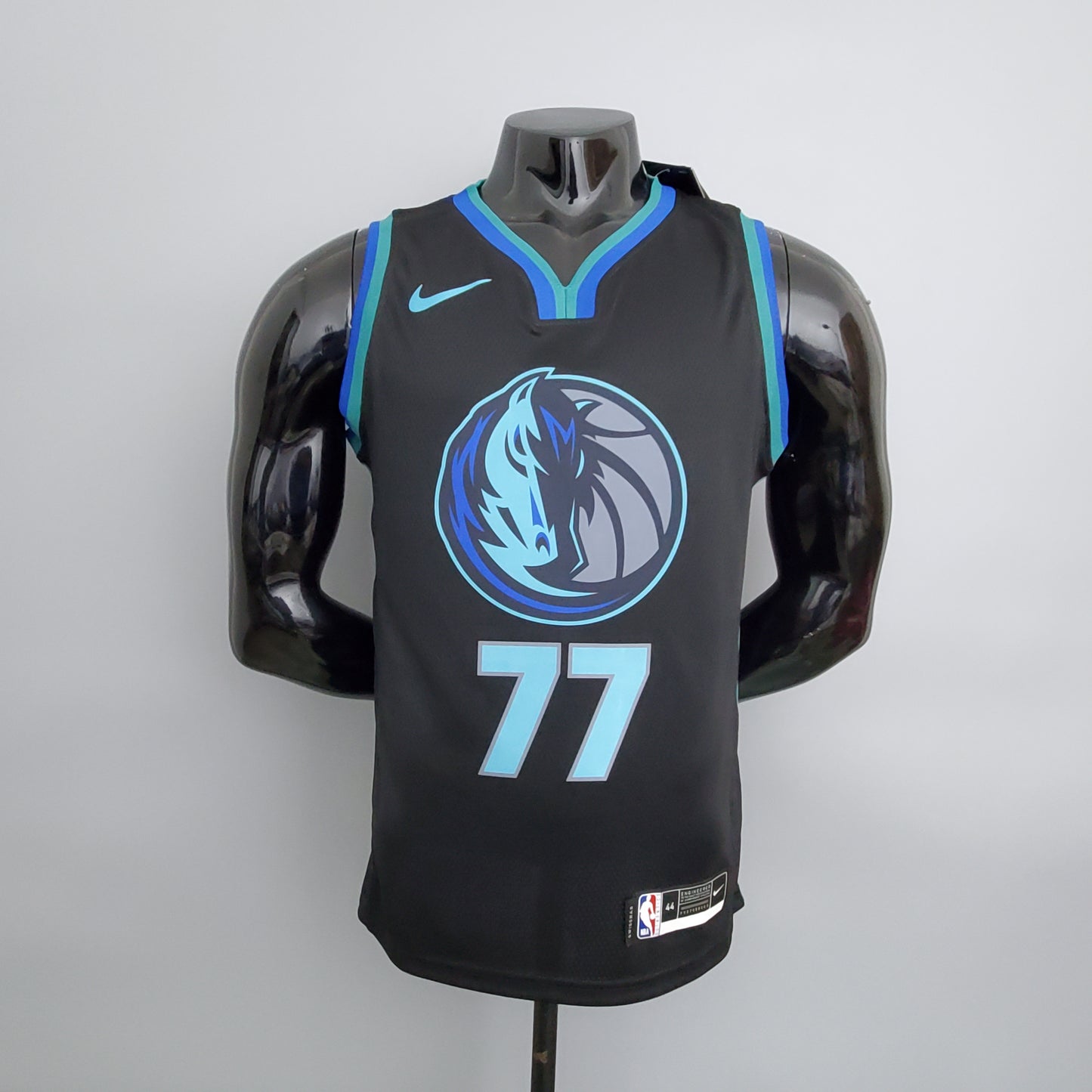 2023 Dallas Mavericks Dončić #77 Swingman Edition Jersey