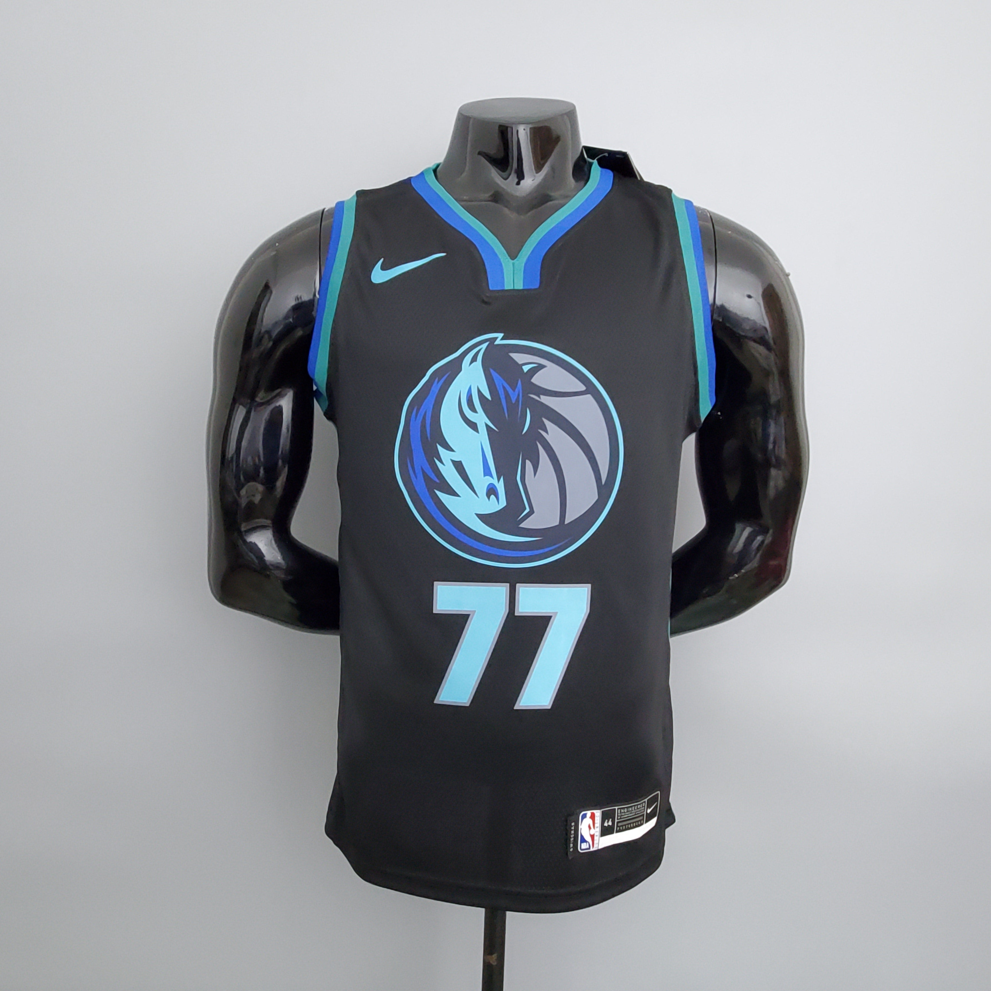 2023 Dallas Mavericks Dončić #77 Swingman Edition Jersey