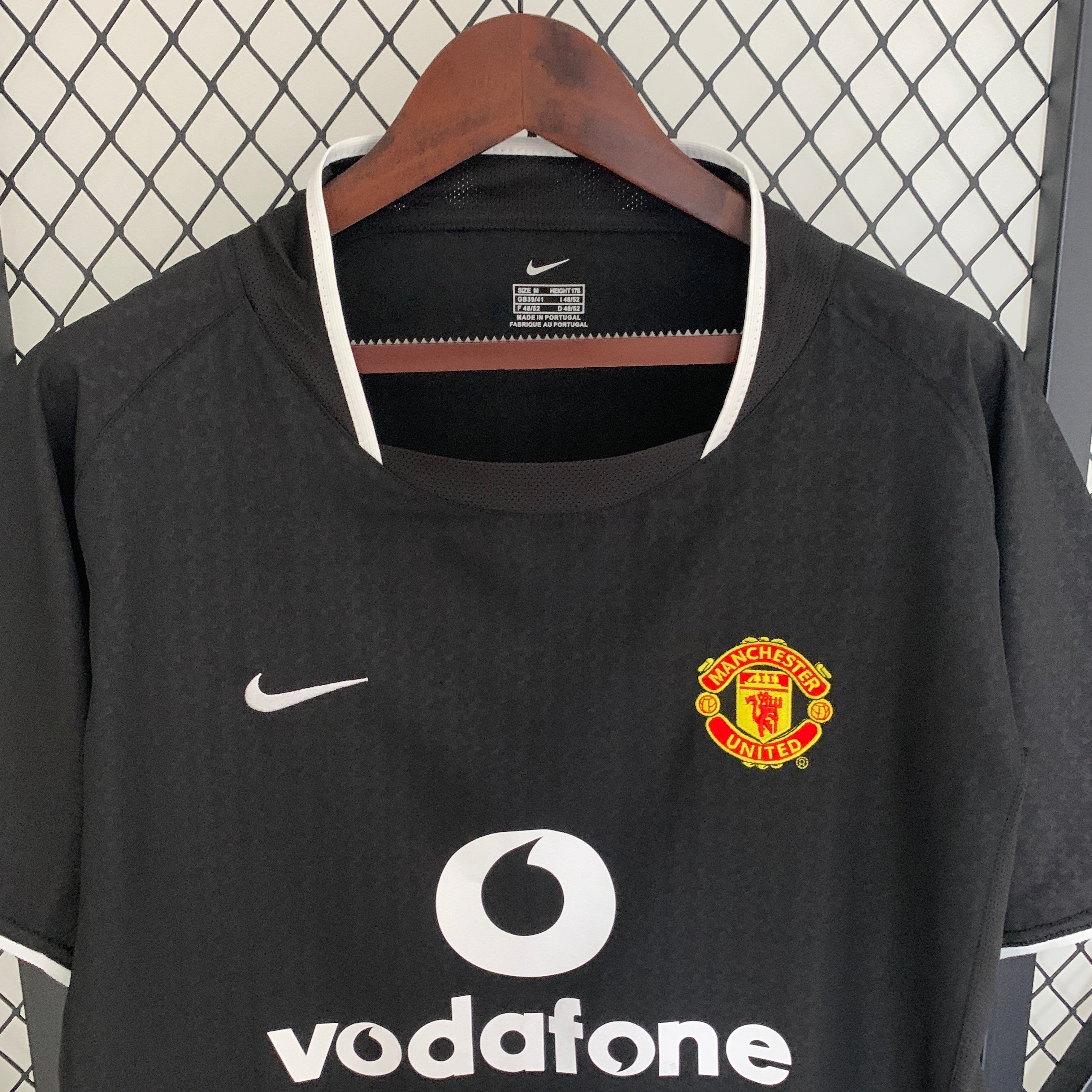 2000s Manchester United Retro Football Shirt | Black White Home