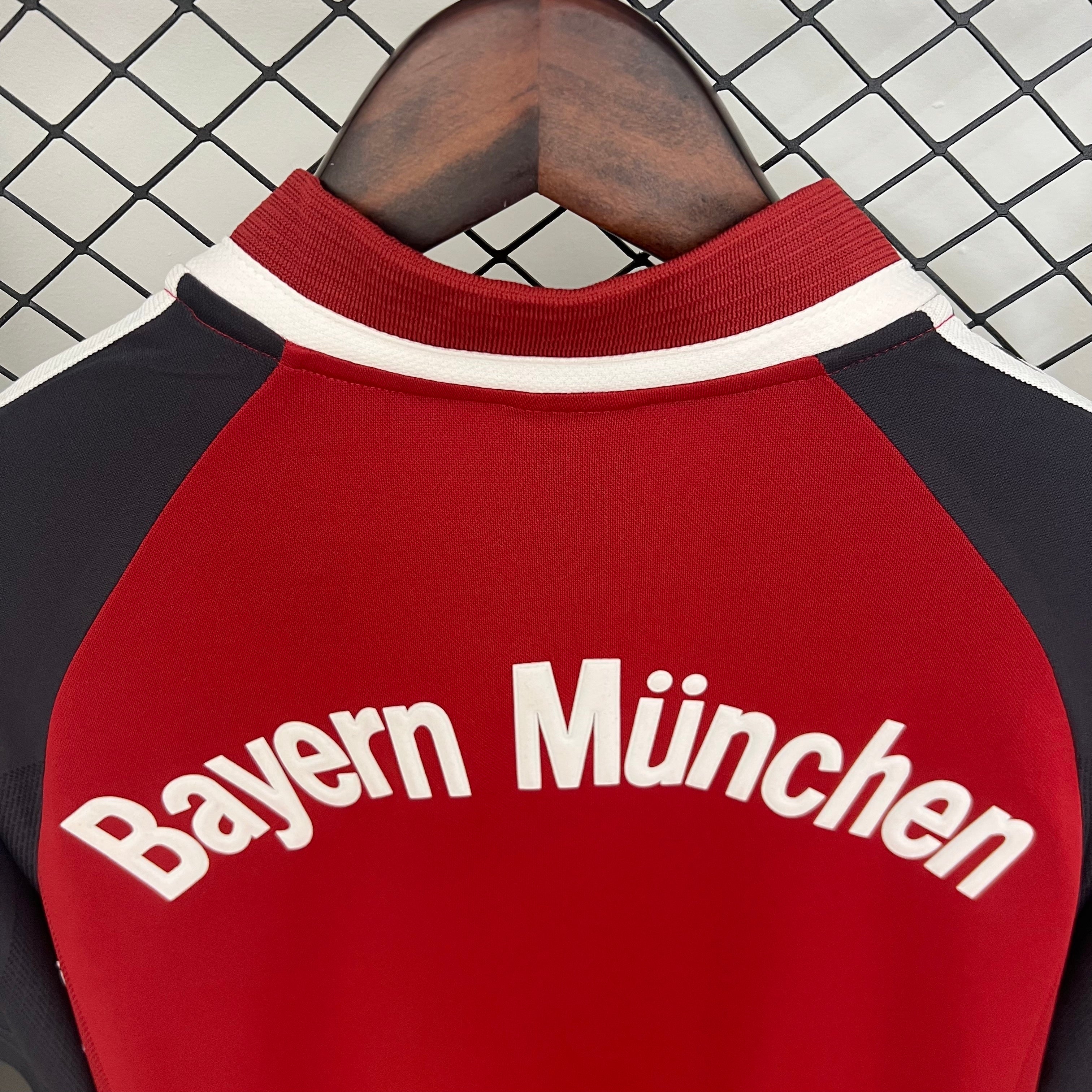 1990s Bayern Munchen Retro Football Shirt | Red Black Home