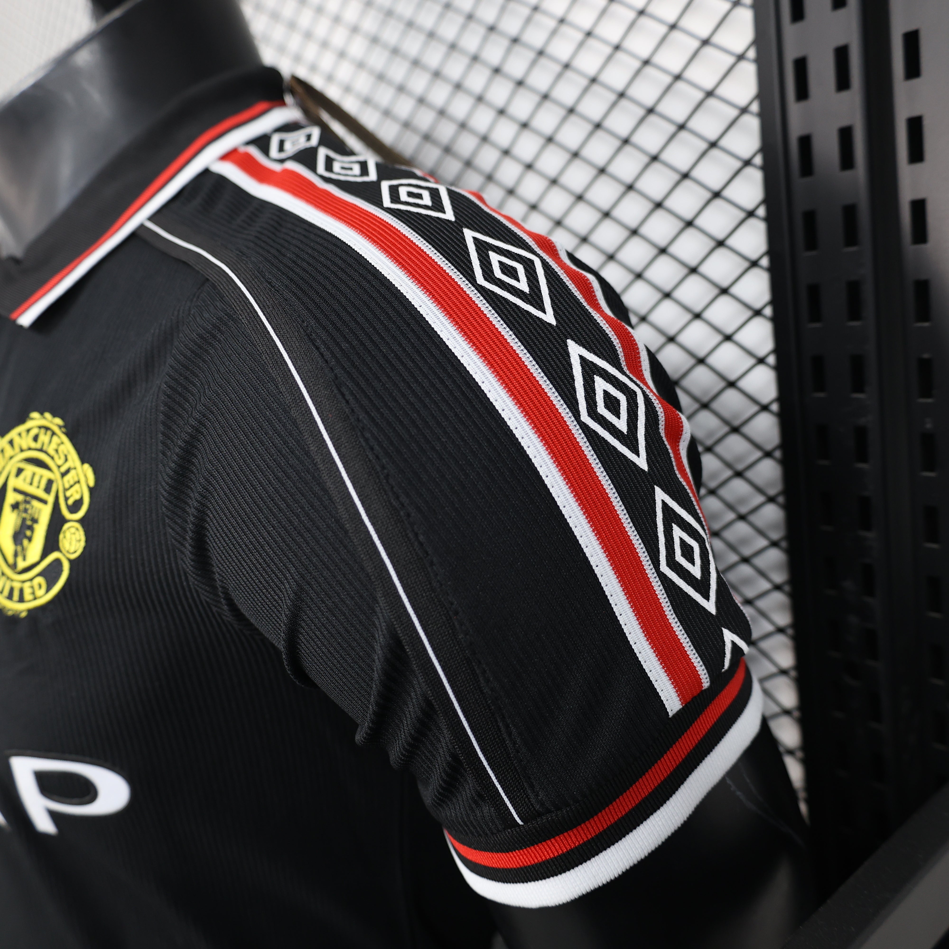 1990s Manchester United Retro Football Shirt | Black Red Home