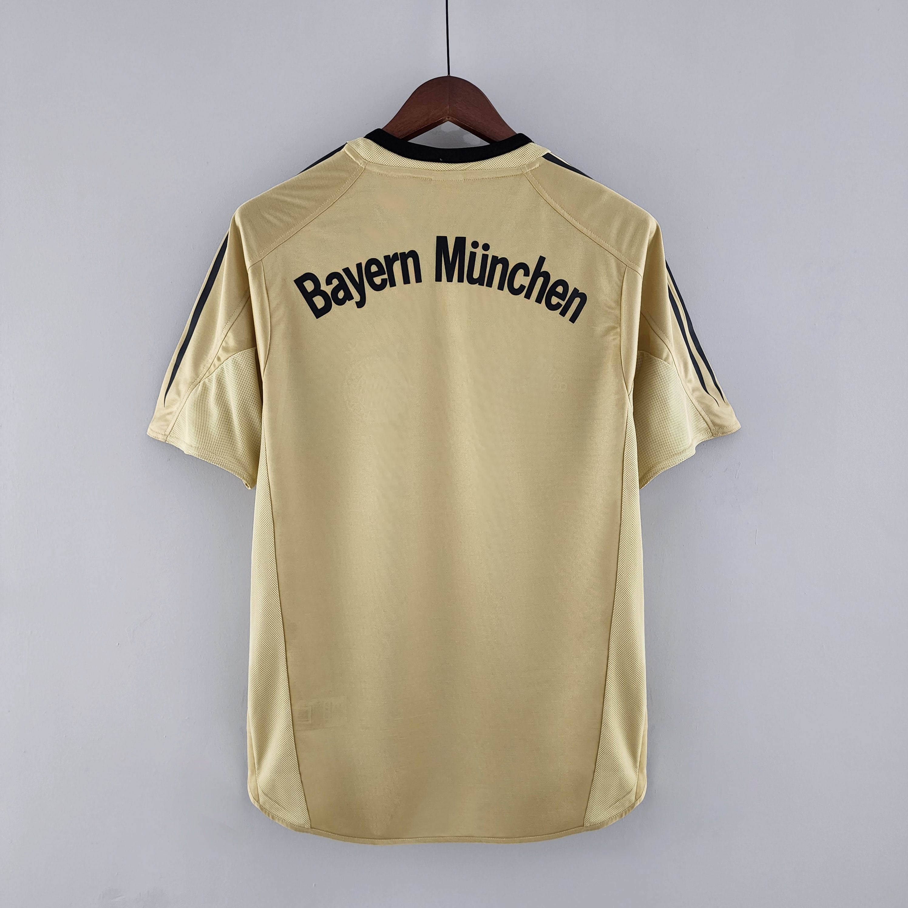 2000s Bayern Munchen Retro Football Shirt | Beige Black Home