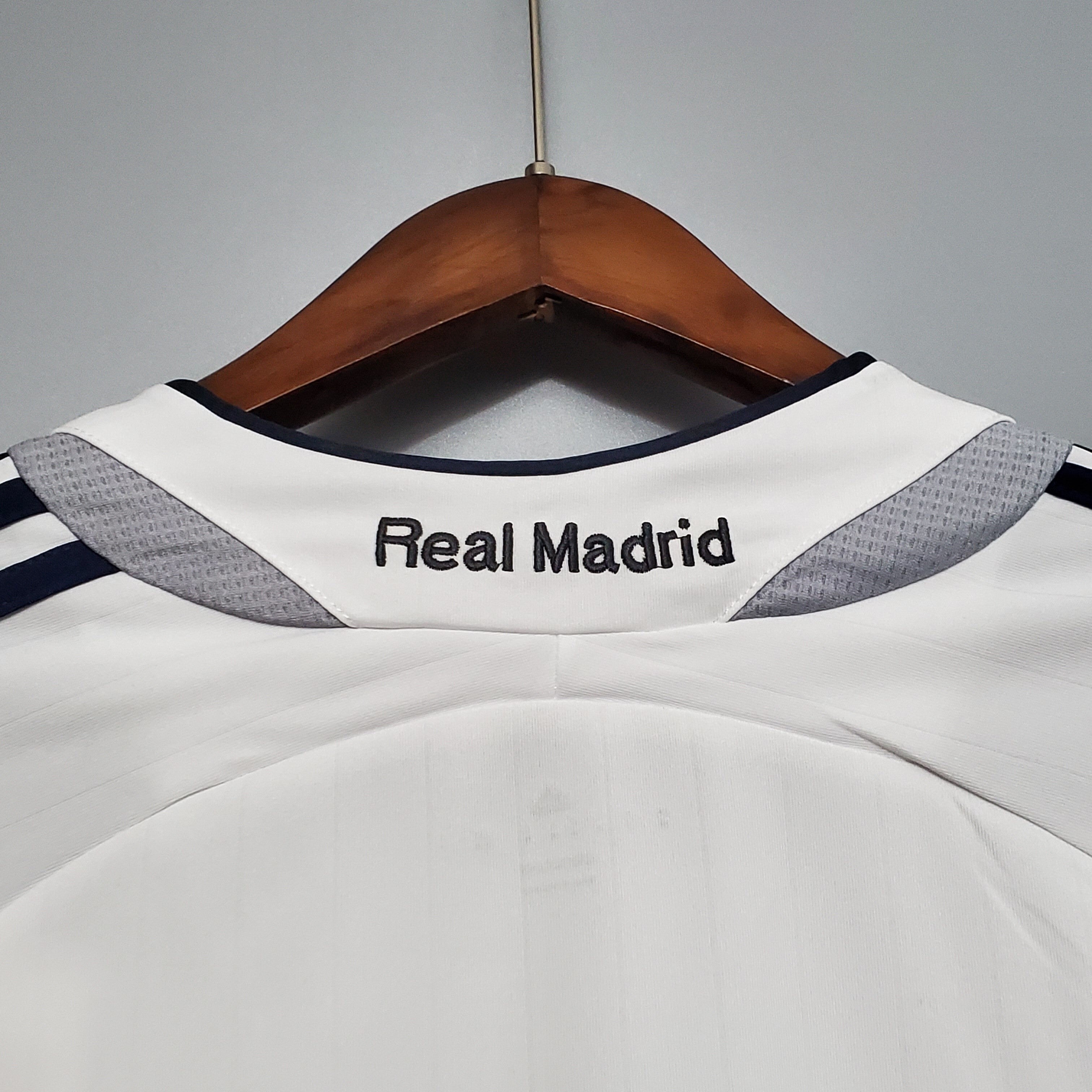 2000s Real Madrid Retro Football Shirt | White Grey Home