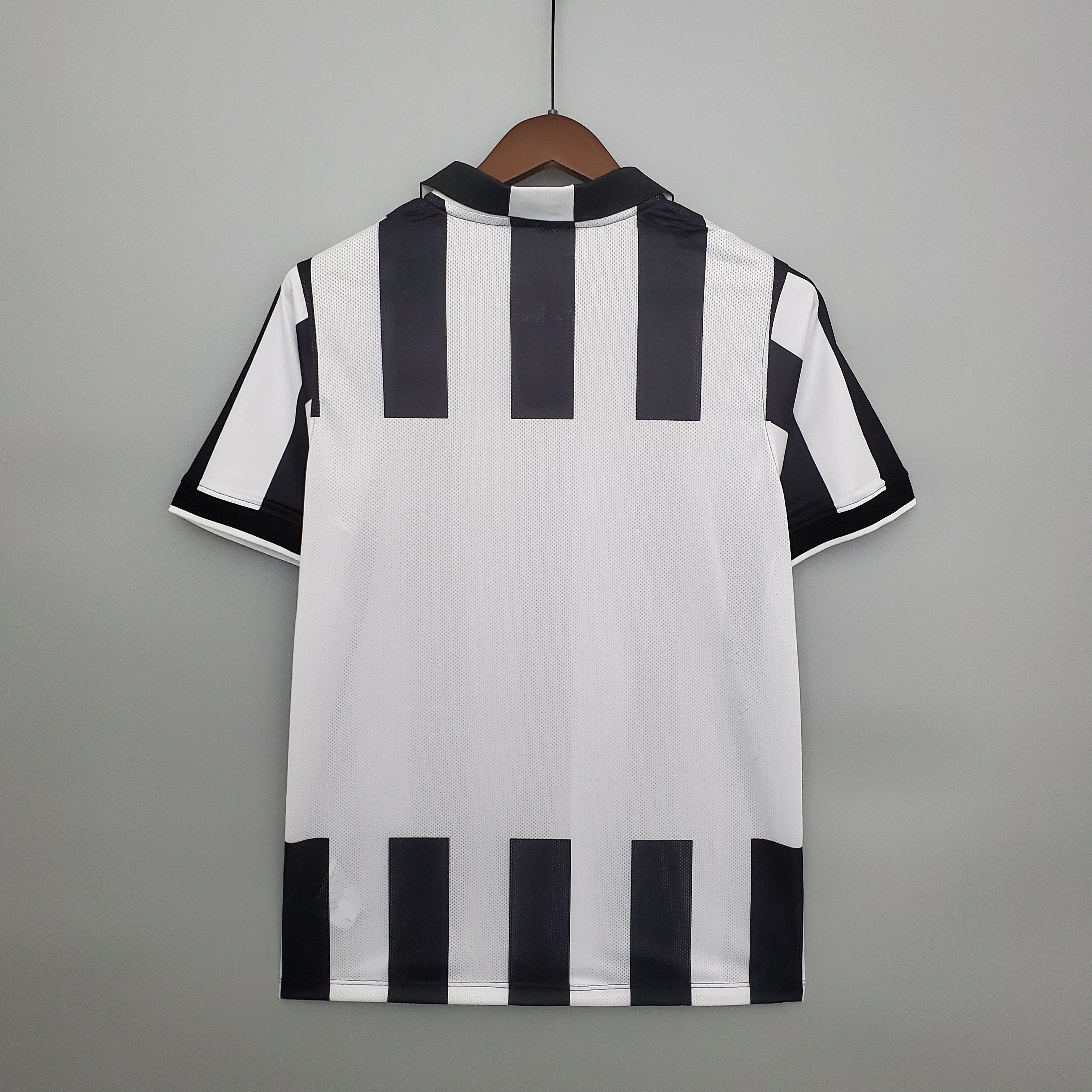 2010s Juventus Retro Football Shirt | Black White Home