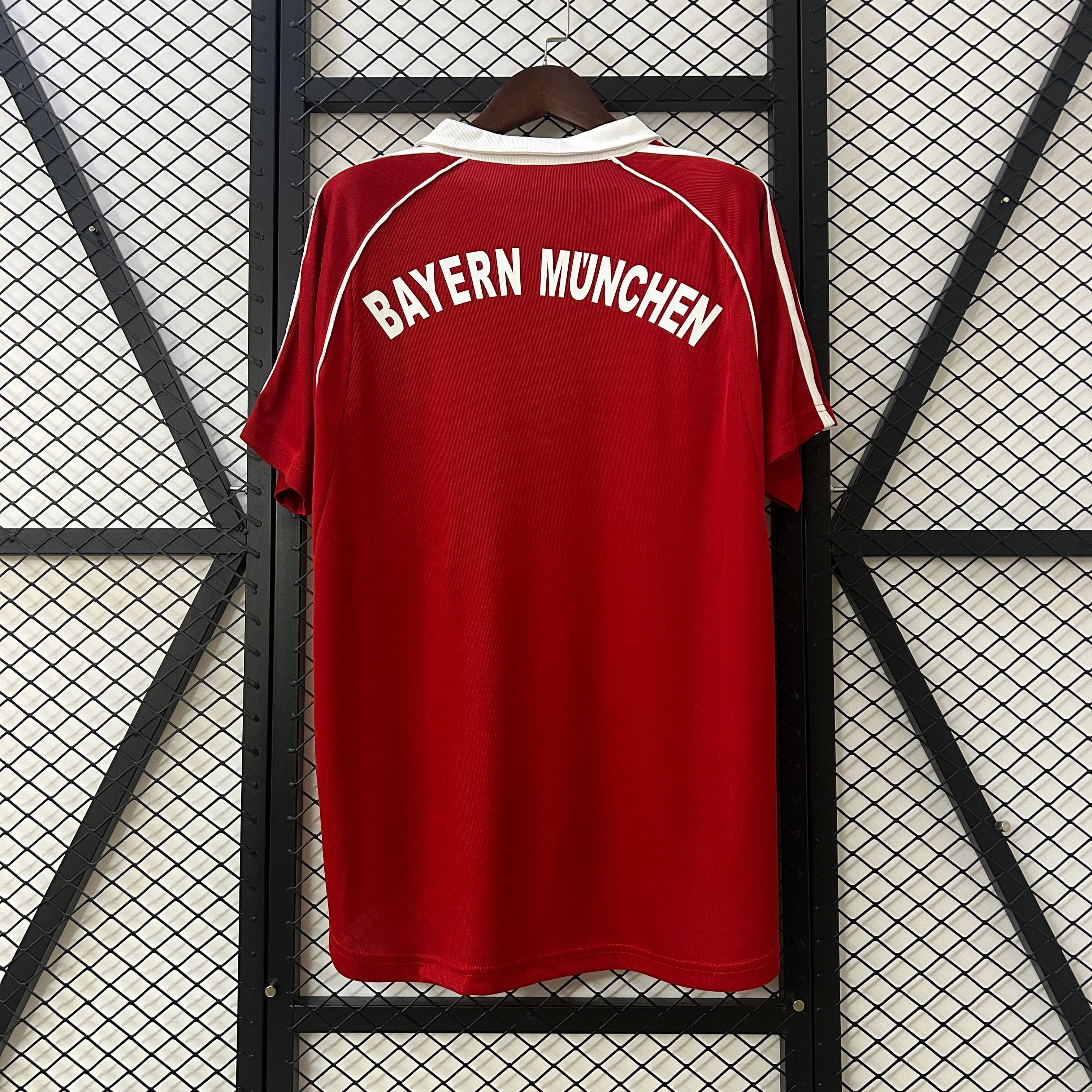2000s Bayern Munchen Retro Football Shirt | Red White Home