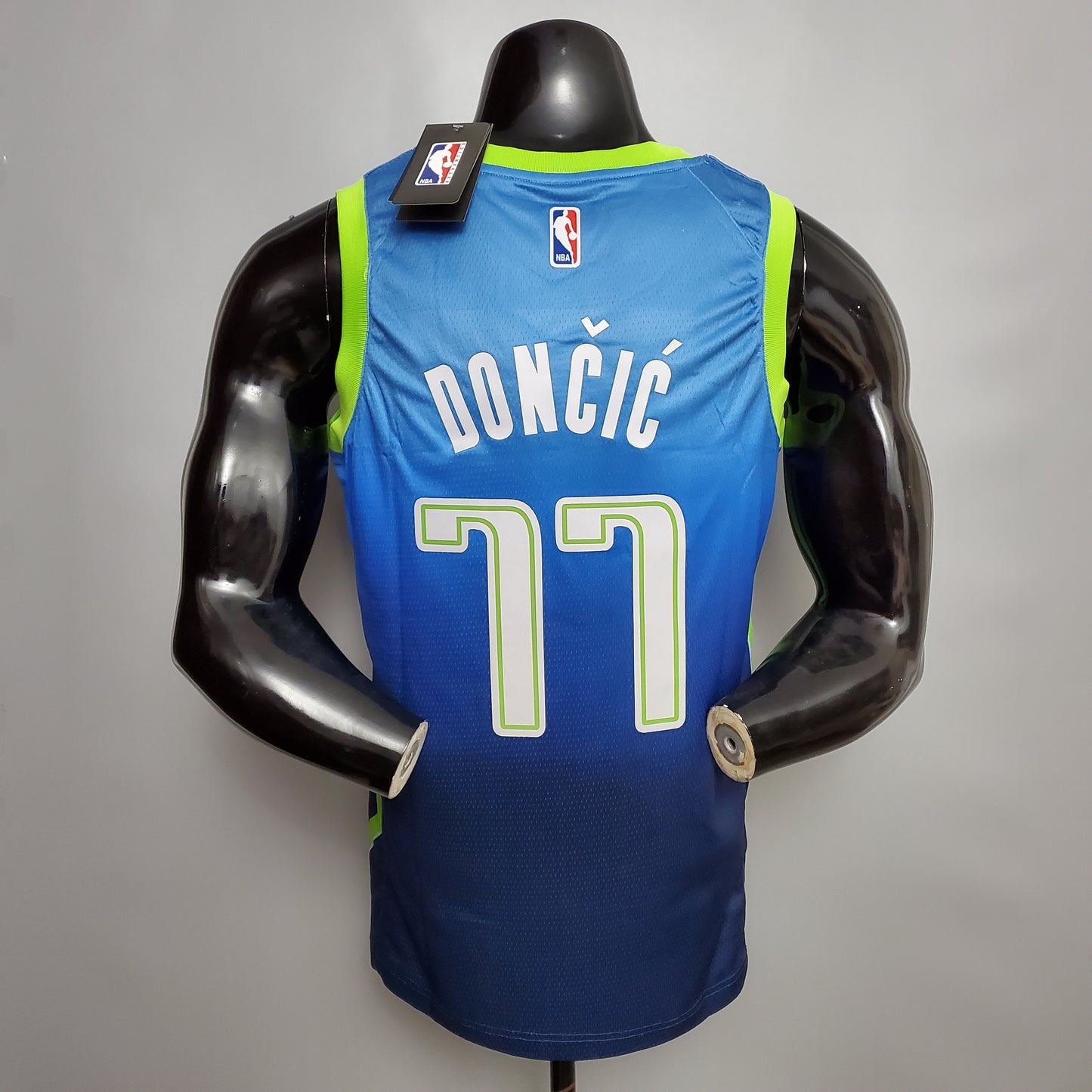 2023 Dallas Mavericks Dončić #77 Swingman Edition Jersey