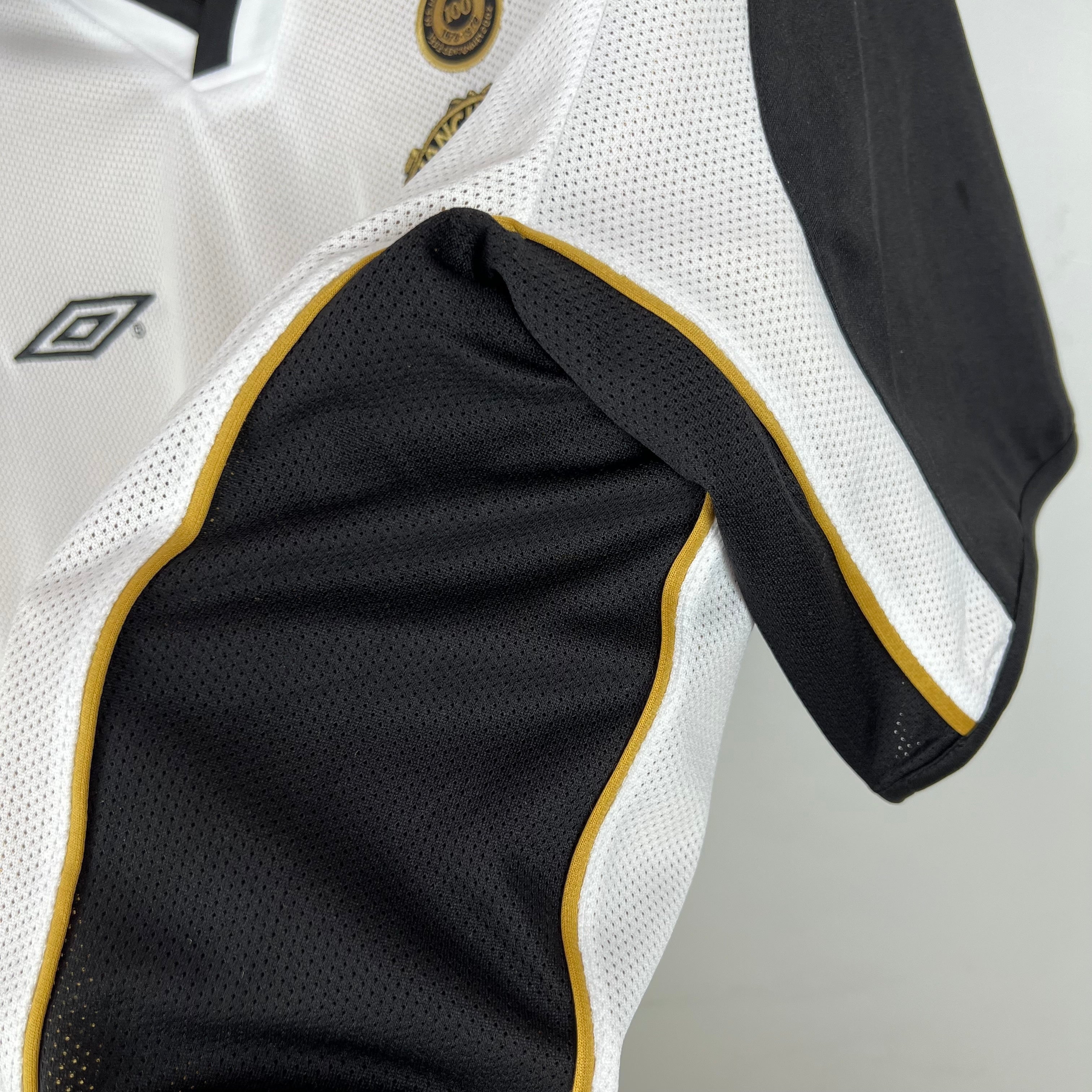 1990s Manchester United Retro Football Shirt | White Gold Home