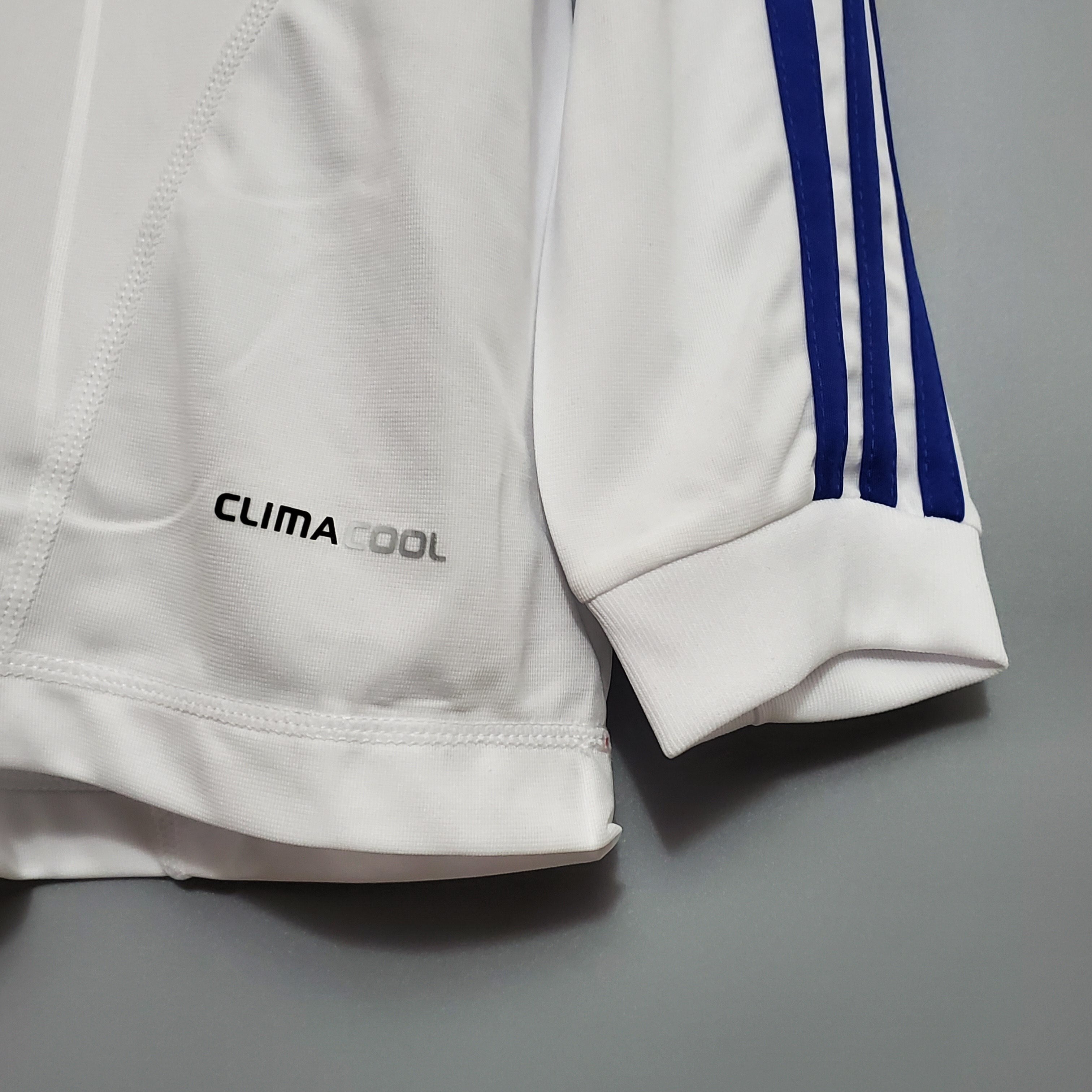 2000s Real Madrid Retro Football Shirt | White Blue Home