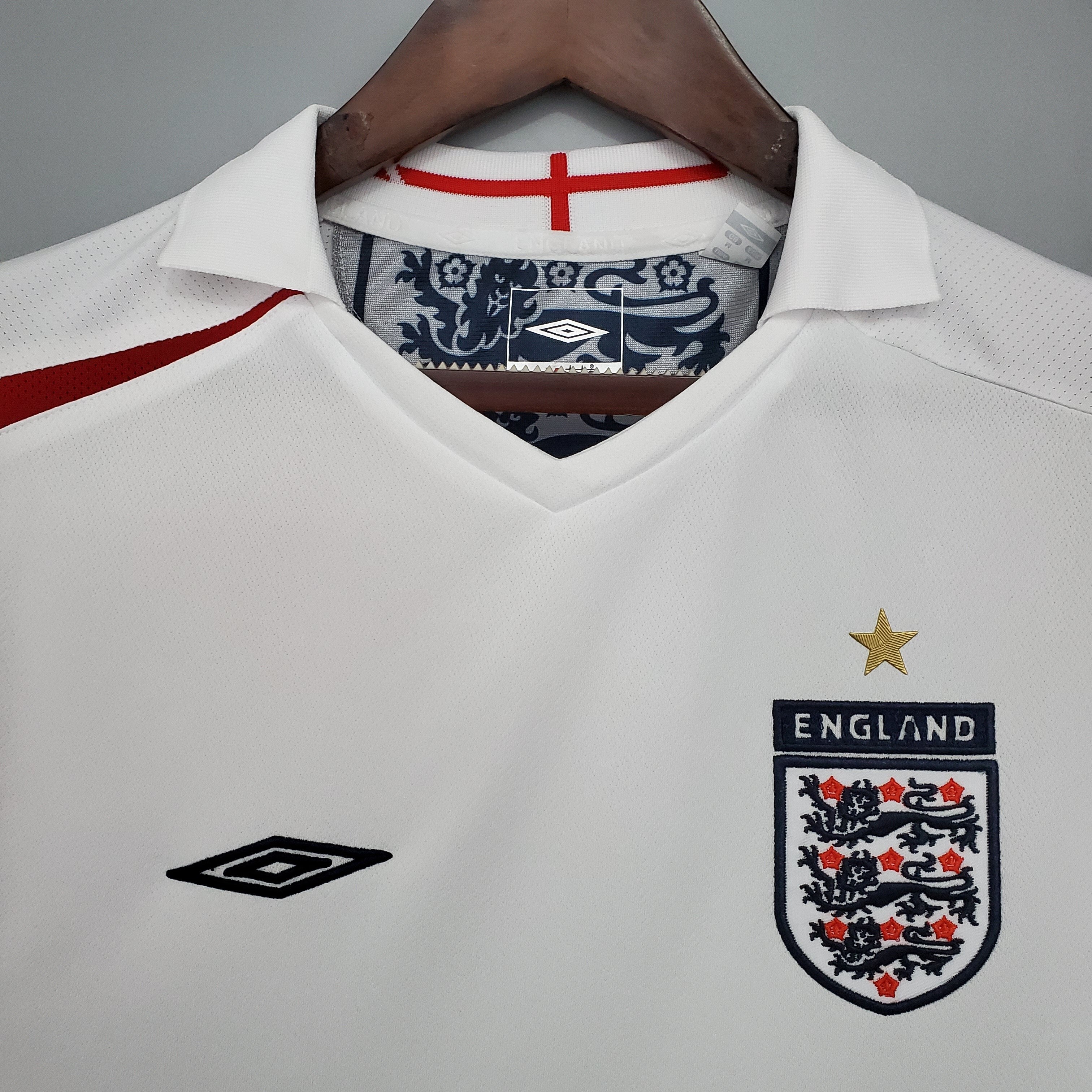 2000s England Retro Football Shirt | White Red Home