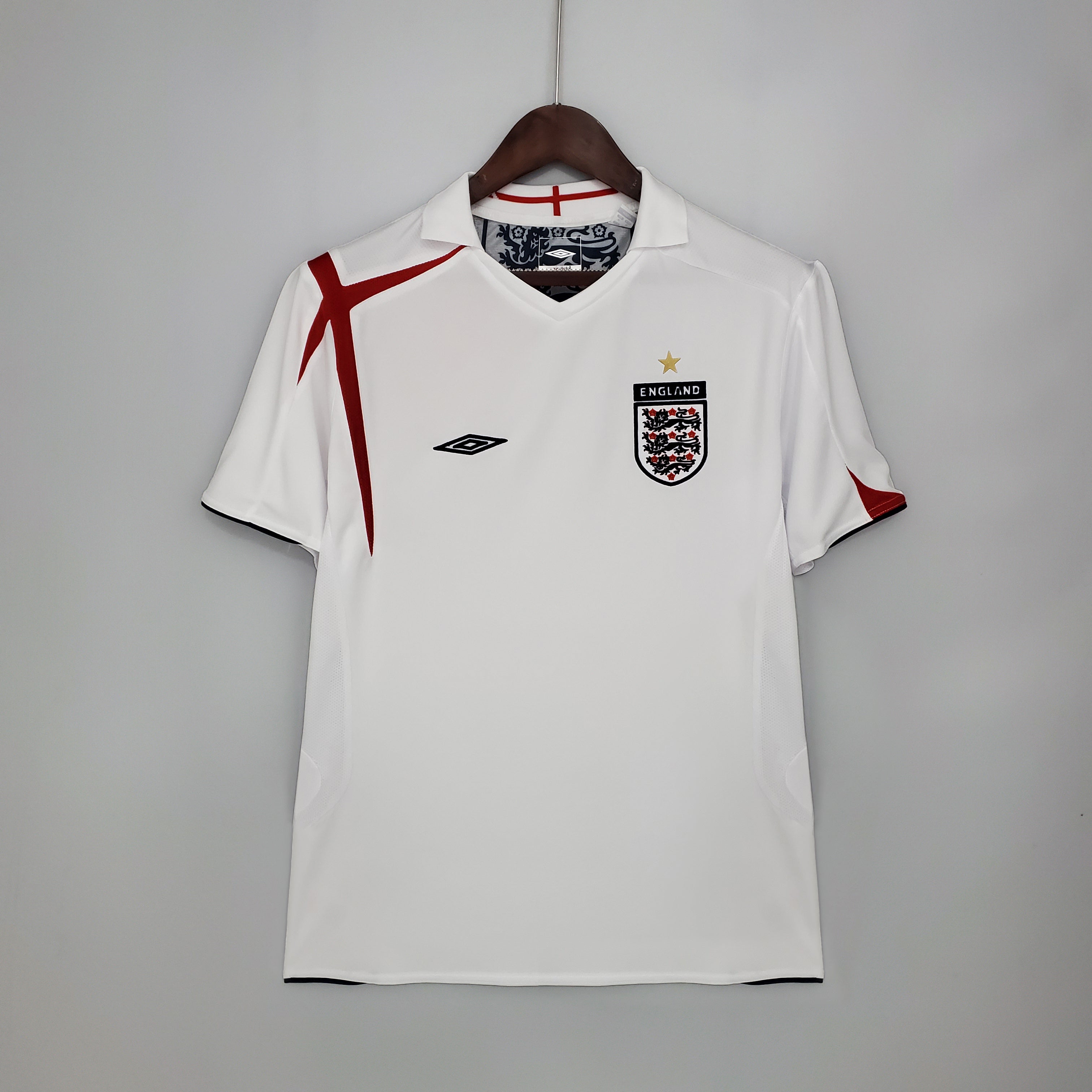 2000s England Retro Football Shirt | White Red Home