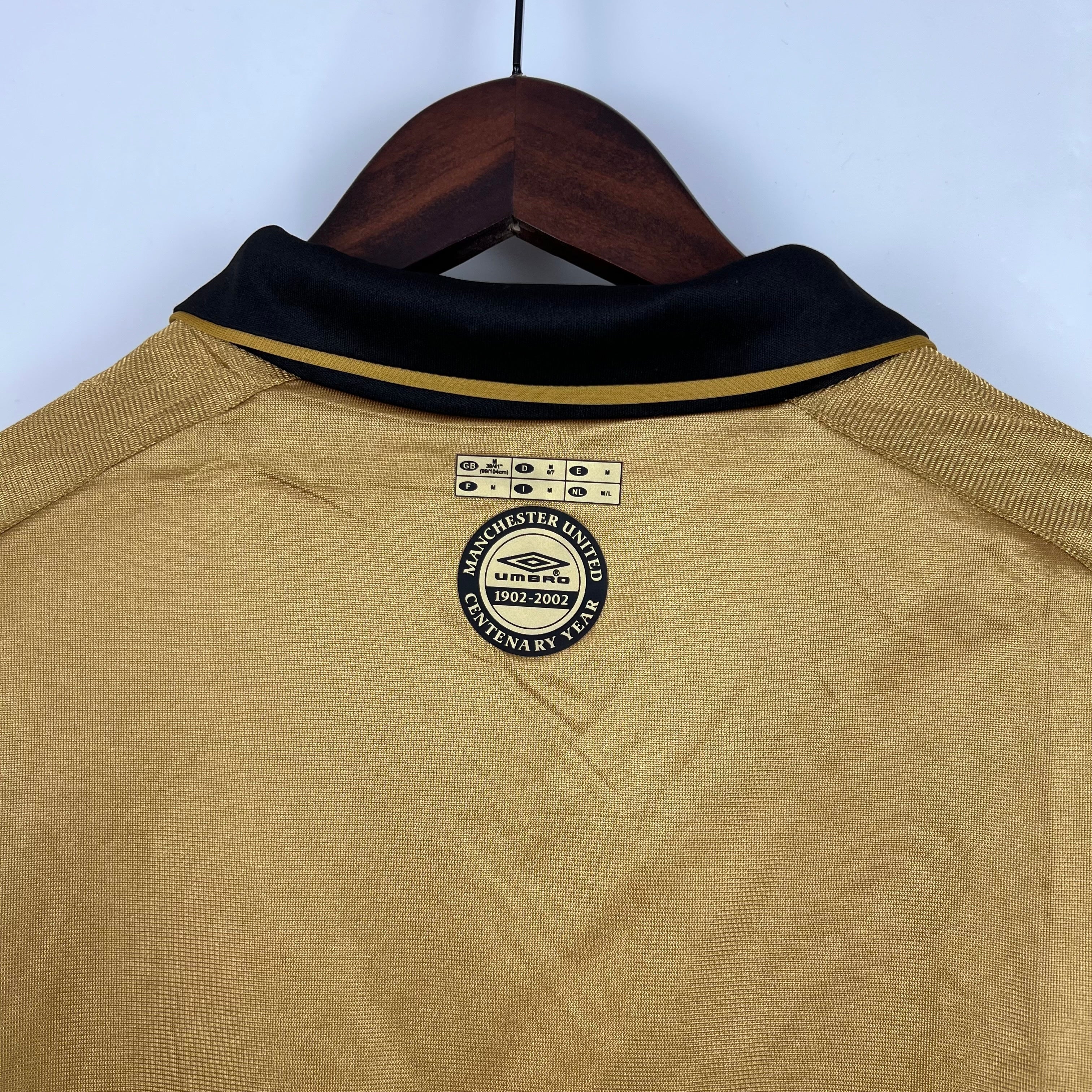 2000s Manchester United Retro Football Shirt | White Black Home