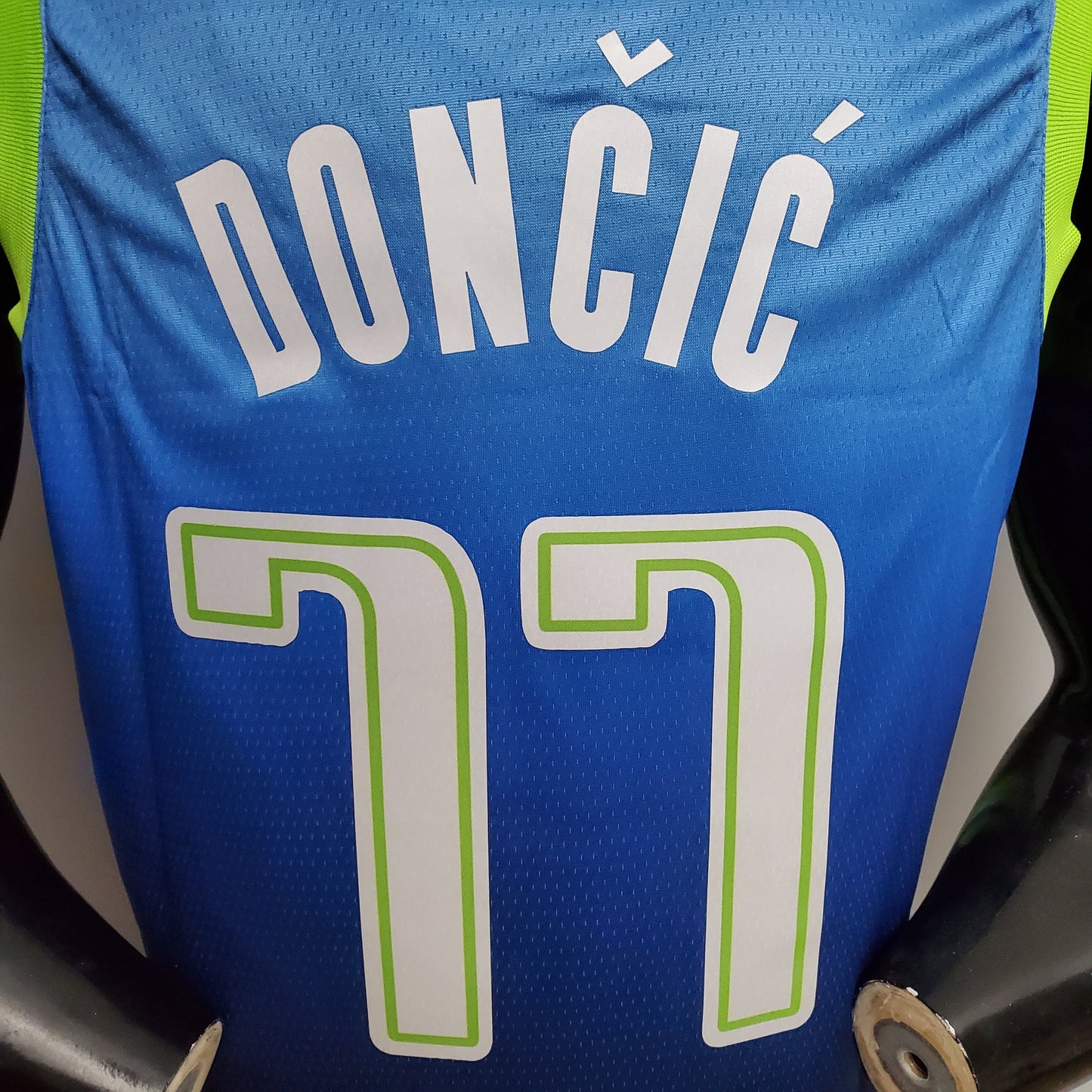 2023 Dallas Mavericks Dončić #77 Swingman Edition Jersey