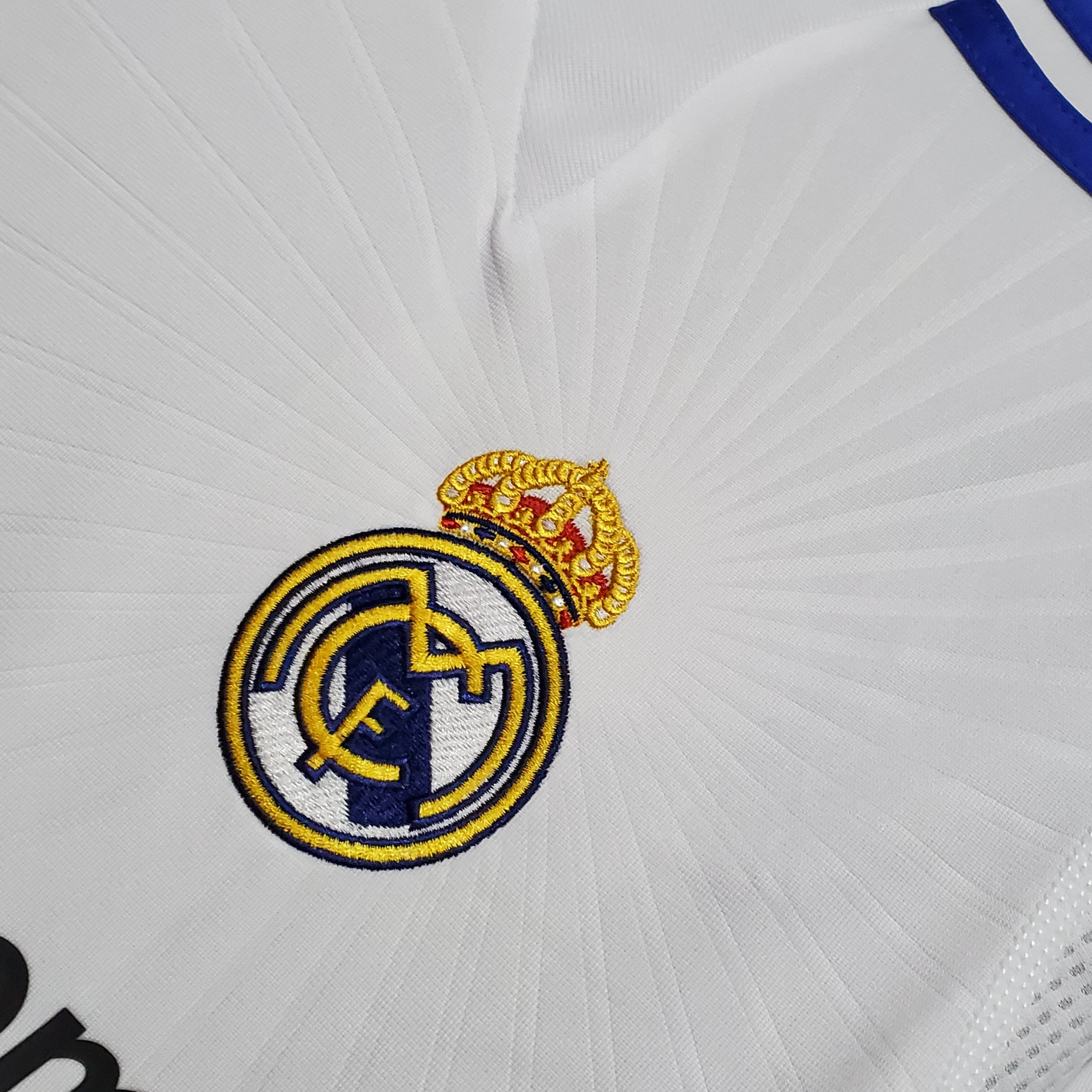 2000s Real Madrid Retro Football Shirt | White Blue Home