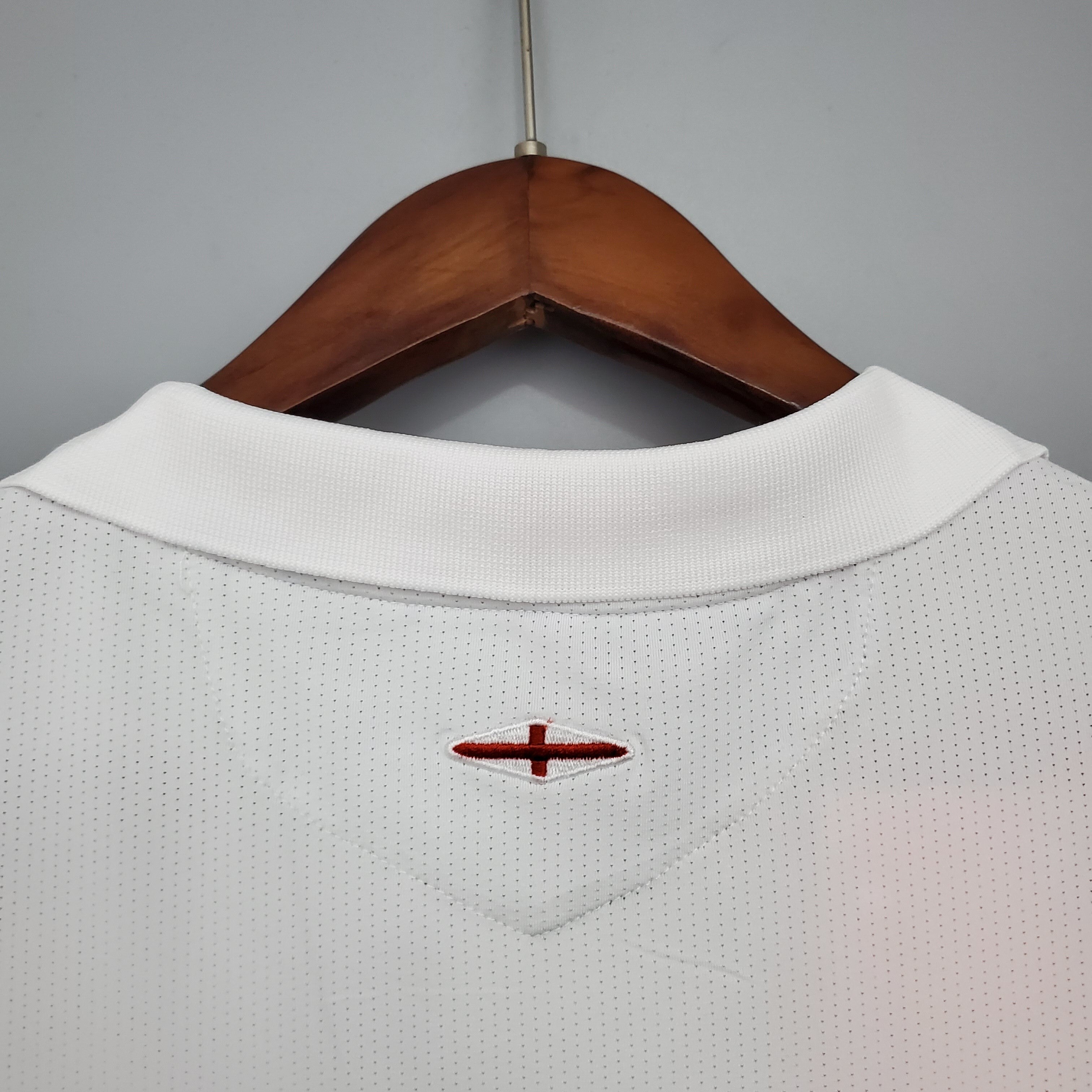 2000s England Retro Football Shirt | White Red Home