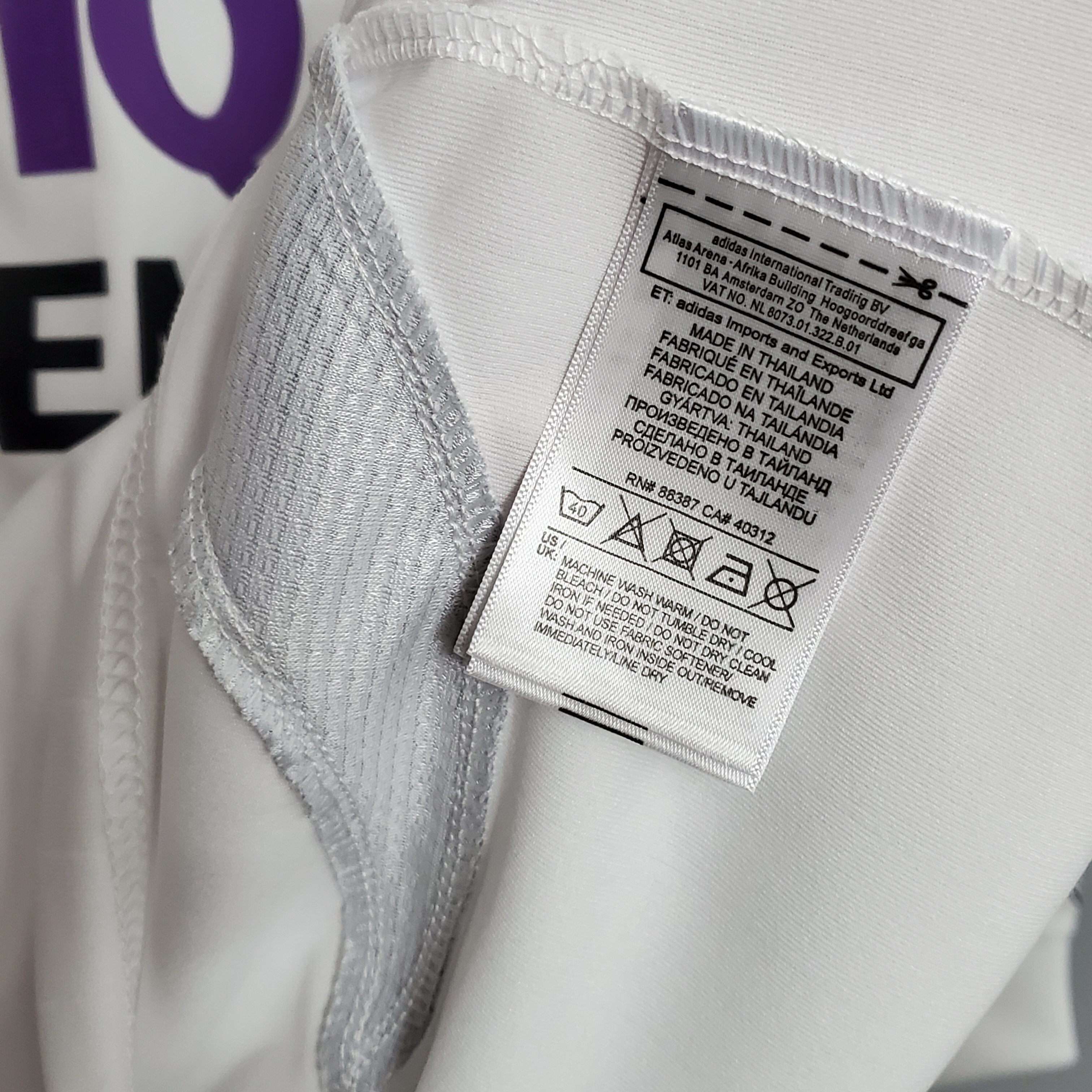 2000s Real Madrid Retro Football Shirt | White Grey Home