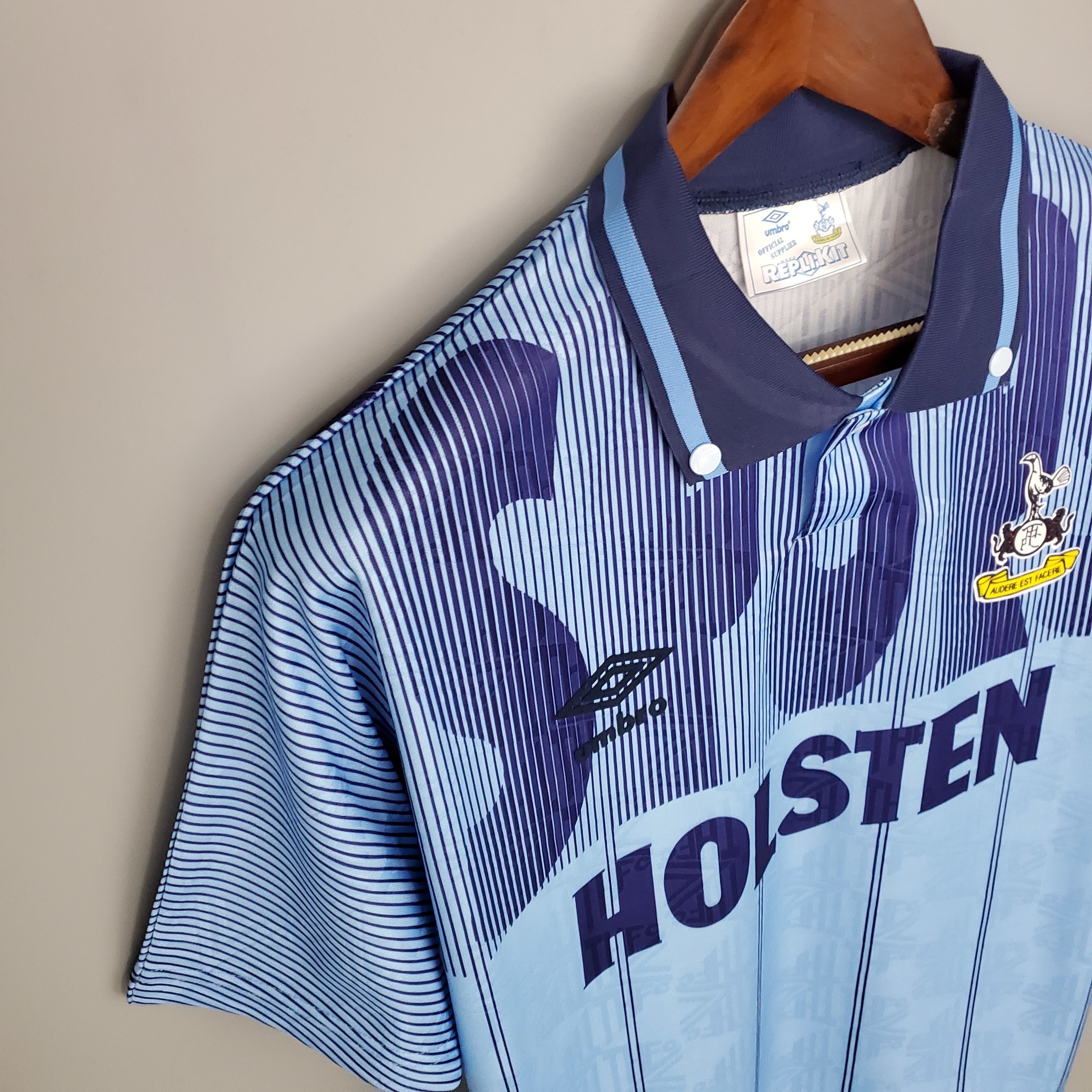 1980s Tottenham Hotspur Retro Football Shirt | Sky Blue Navy Home