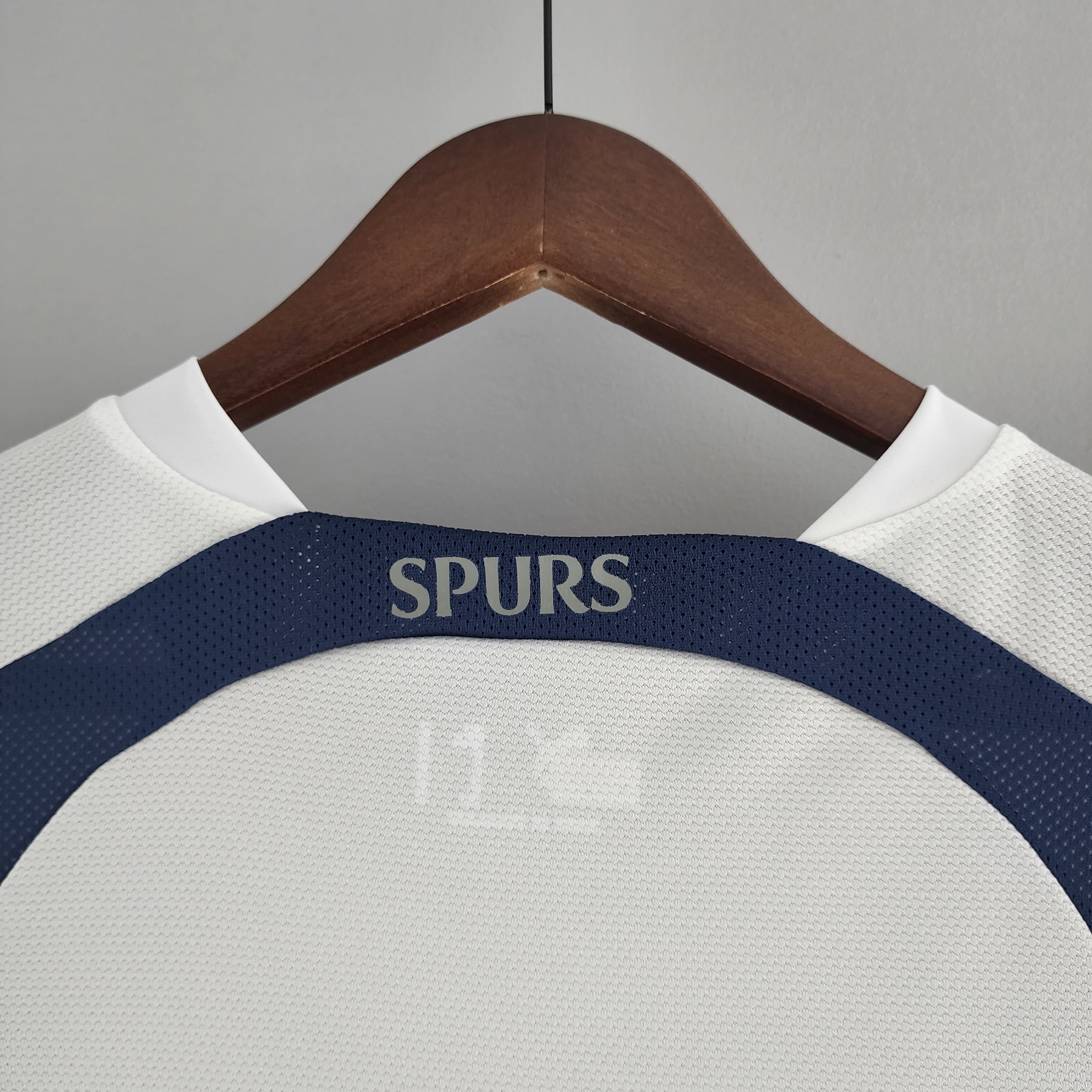 2000s Tottenham Hotspur Retro Football Shirt | White Navy Home