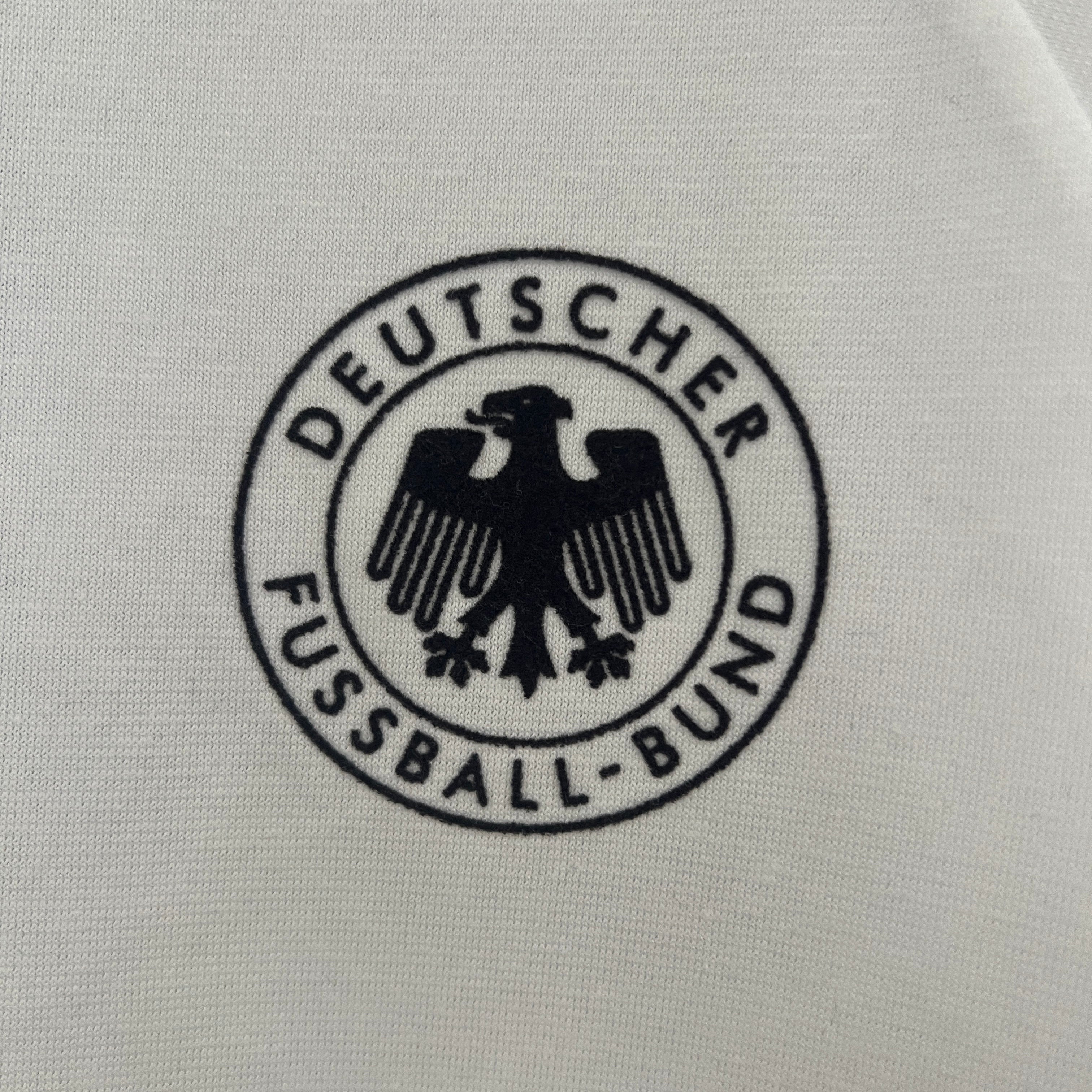 1980s Juventus Retro Football Shirt | White Black Home