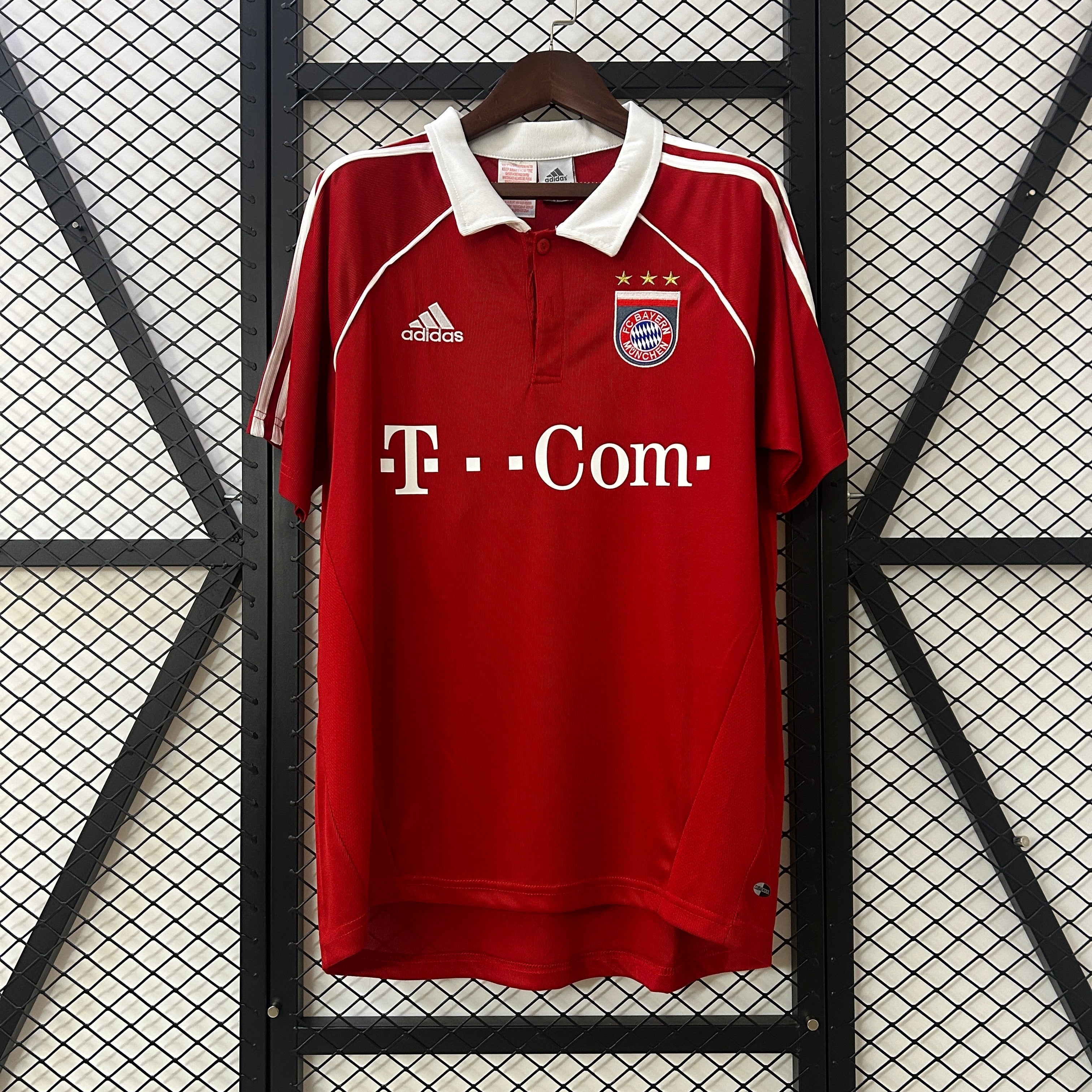2000s Bayern Munchen Retro Football Shirt | Red White Home