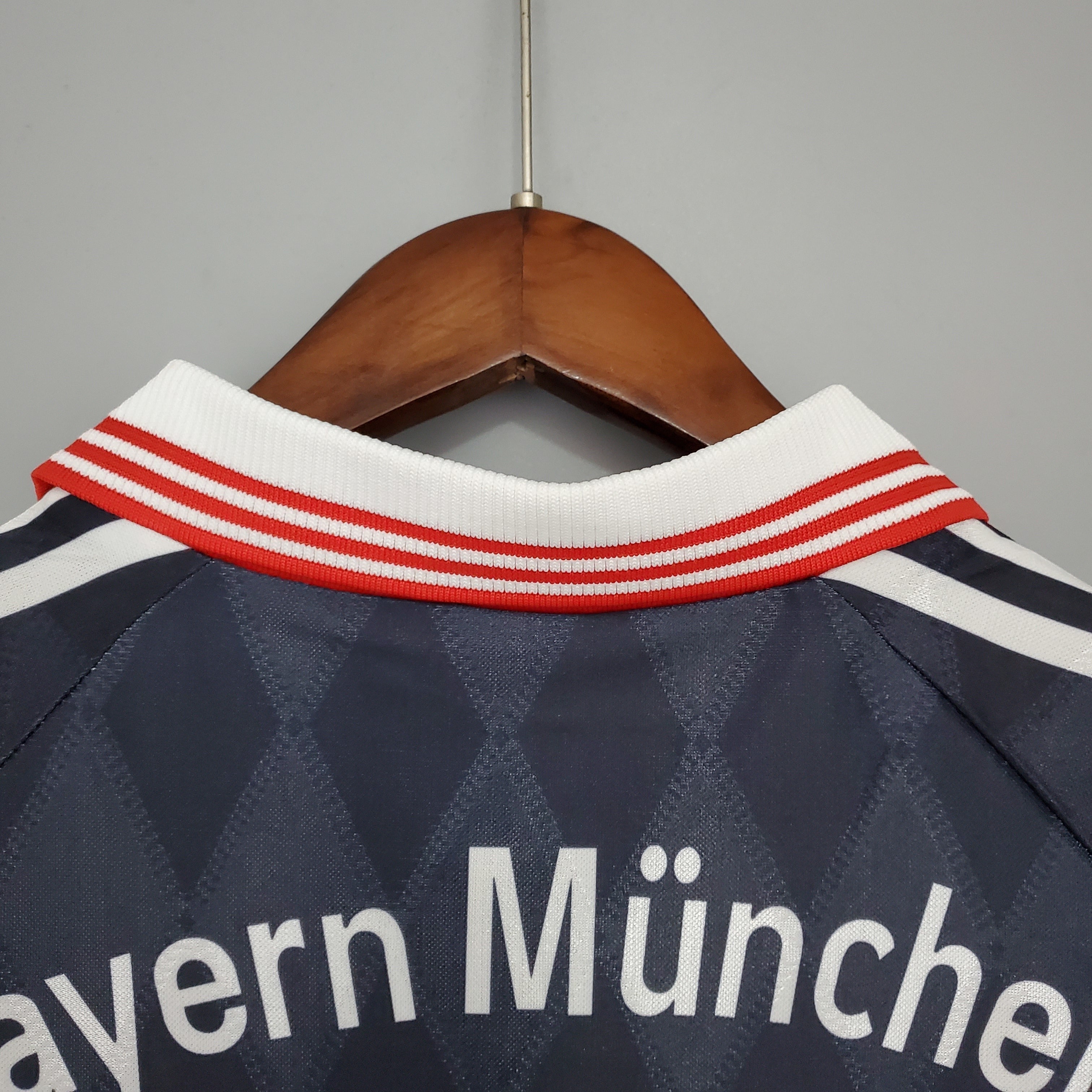 1990s Bayern München Retro Football Shirt | Navy Red Home