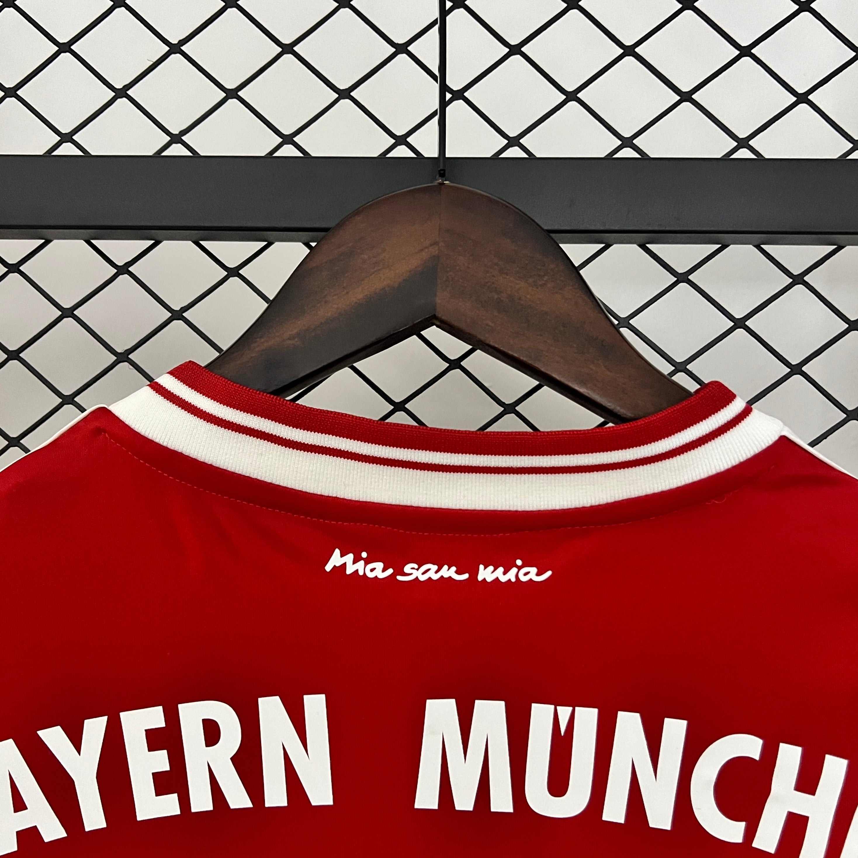 1990s Bayern Munich Retro Football Shirt | Red White Home