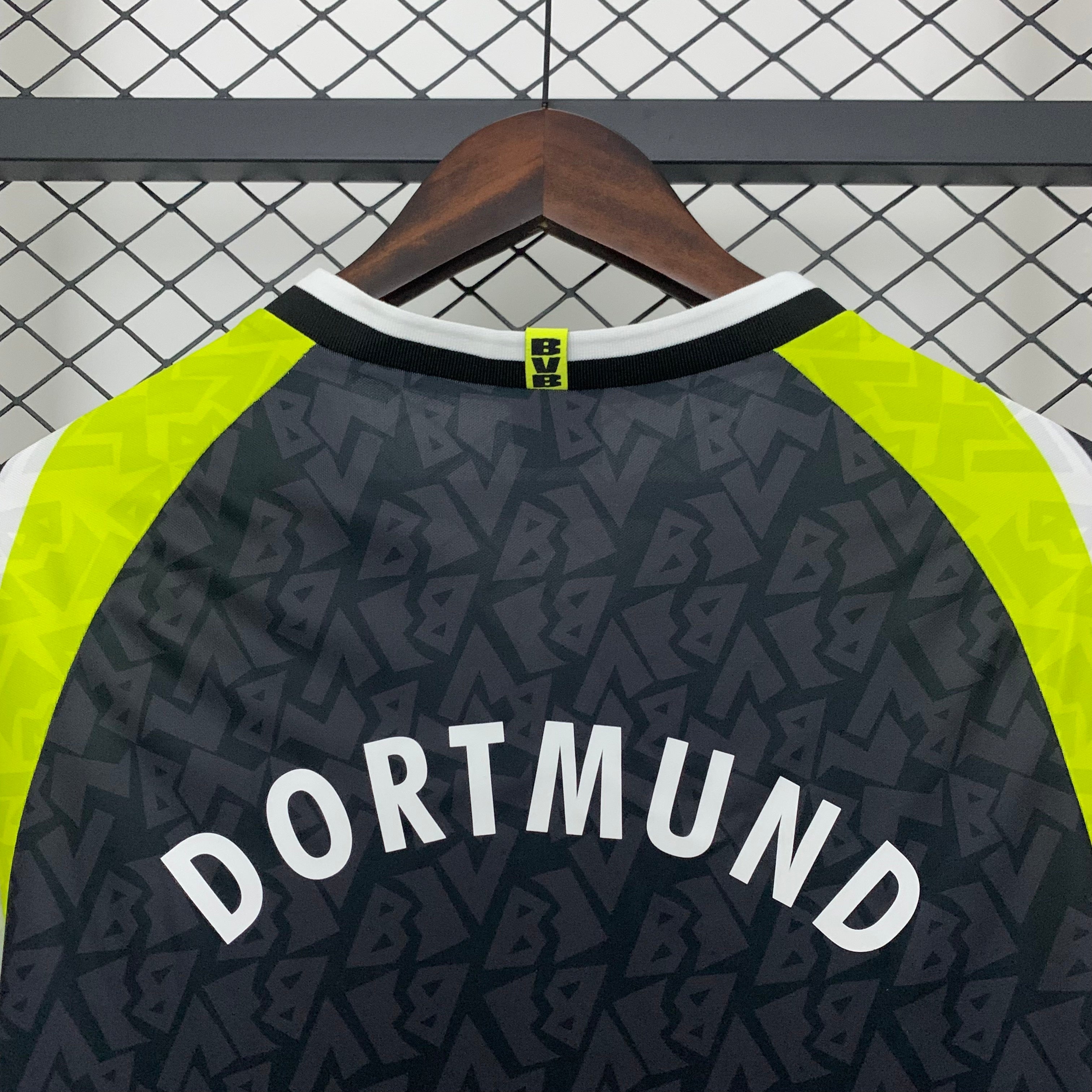 1990s Borussia Dortmund Retro Football Shirt | Black Yellow Home