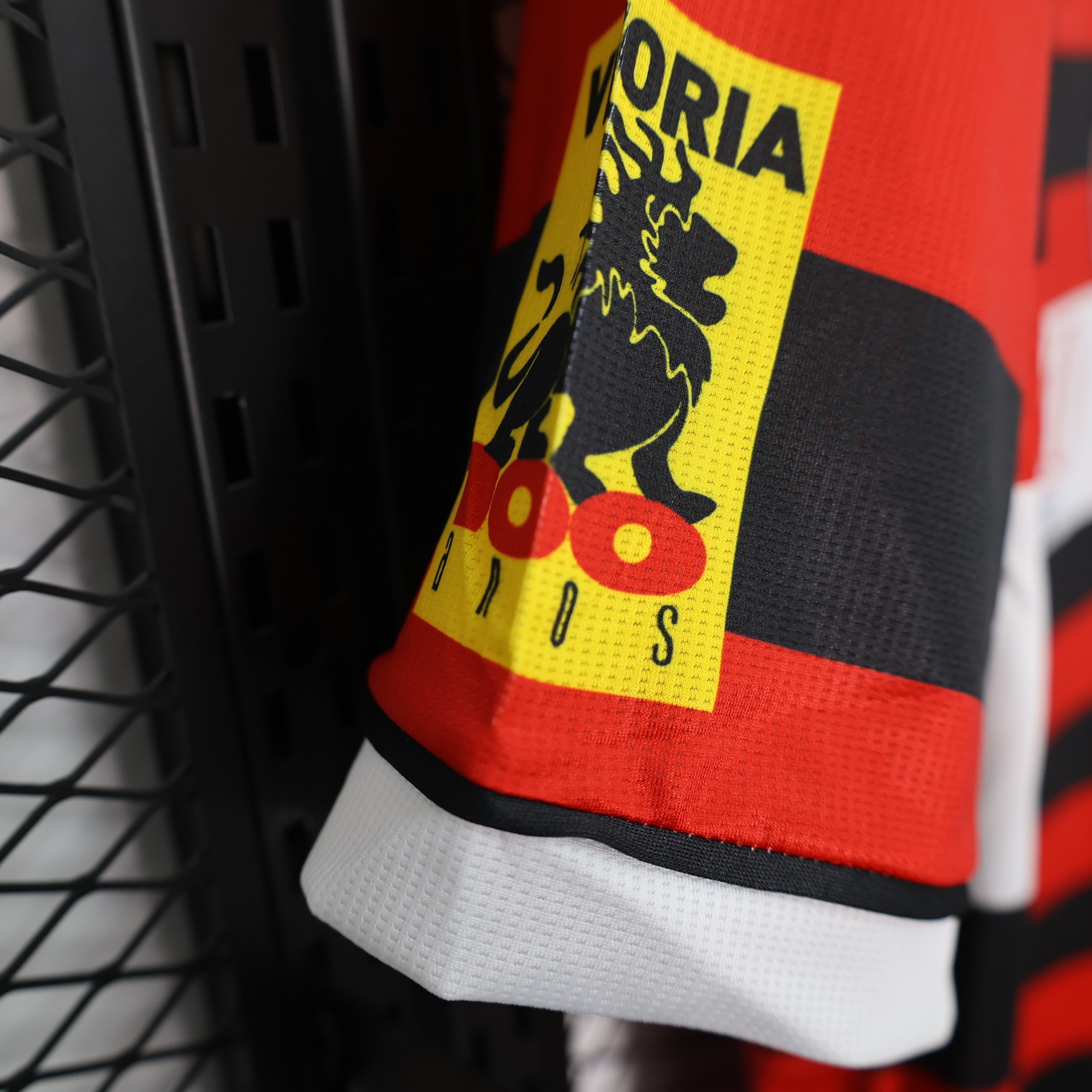 1990s Esporte Clube Vitoria Retro Football Shirt | Red Black Home