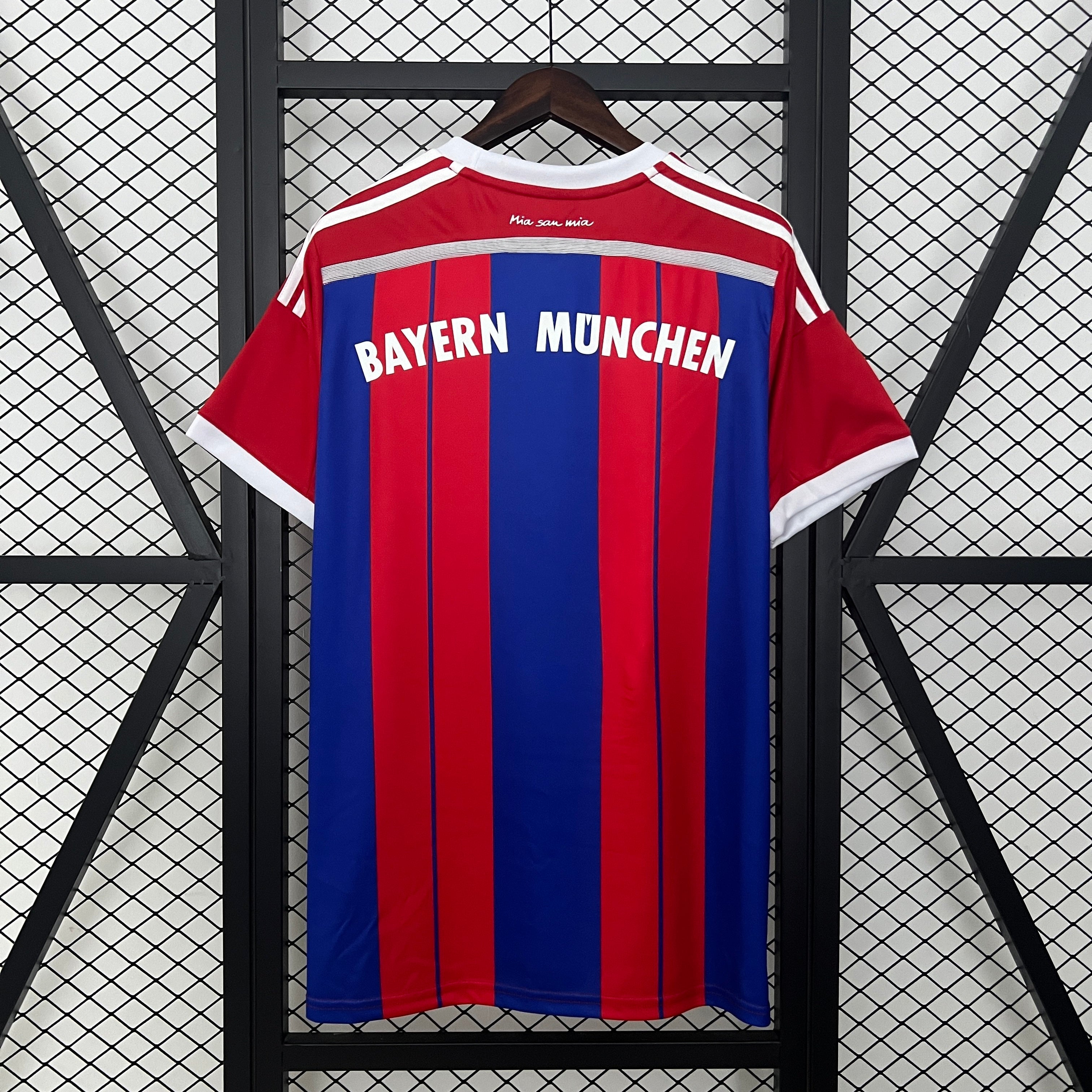 2000s Bayern Munich Retro Football Shirt | Red Blue Home