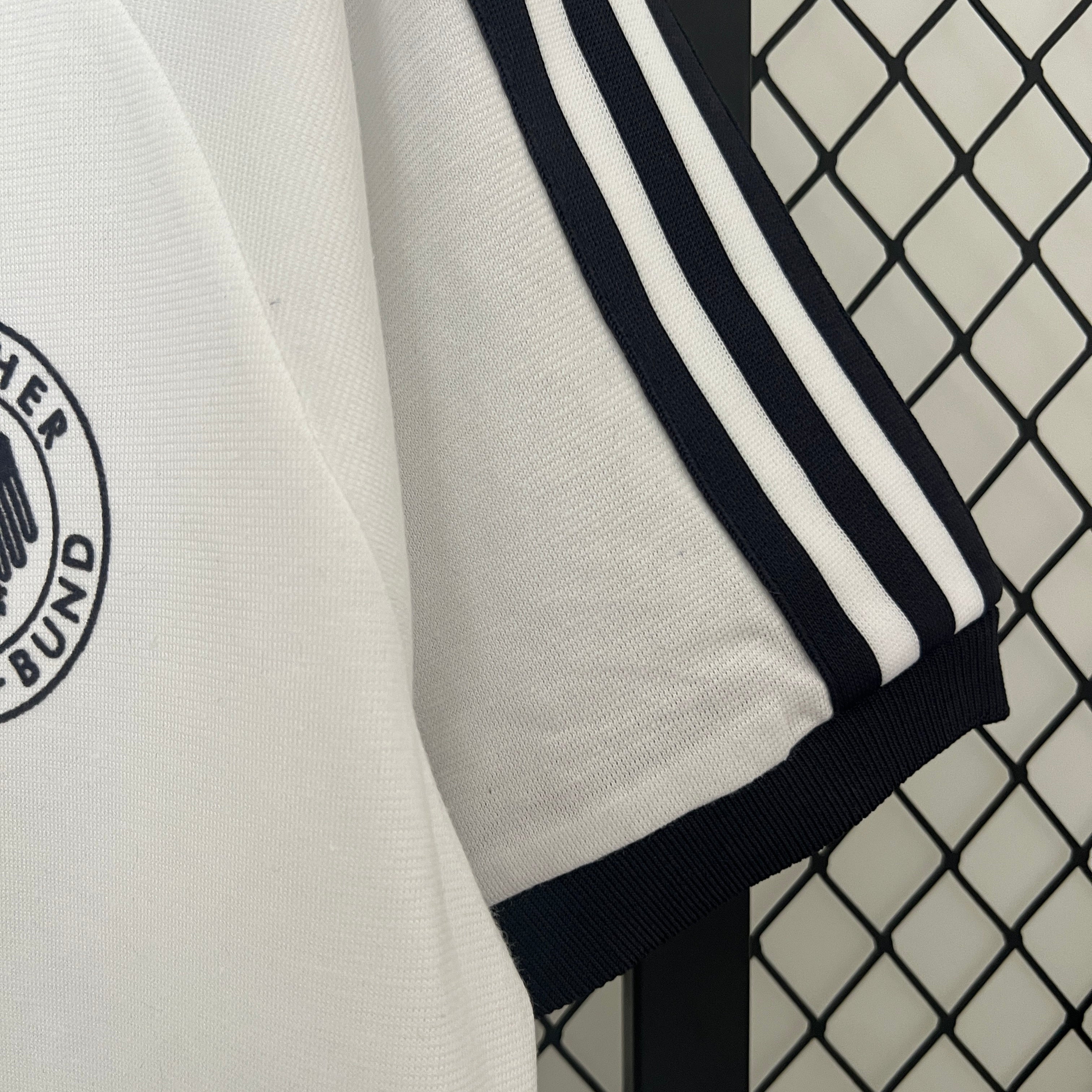 1980s Juventus Retro Football Shirt | White Black Home