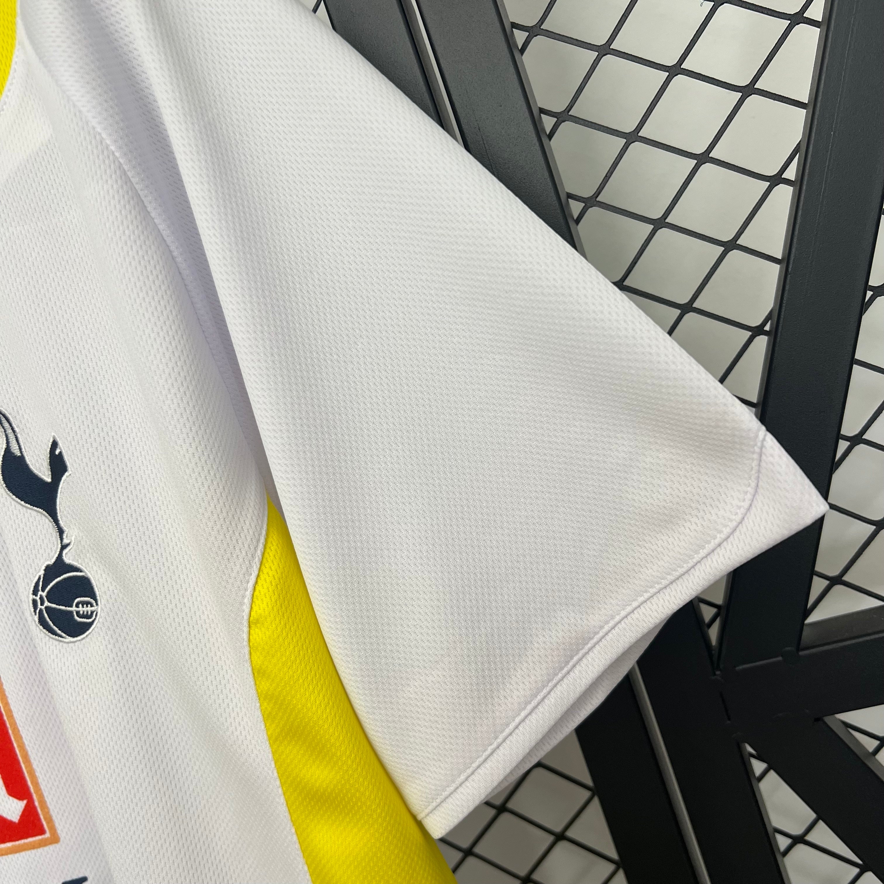 2000s Tottenham Hotspur Retro Football Shirt | White Yellow Home