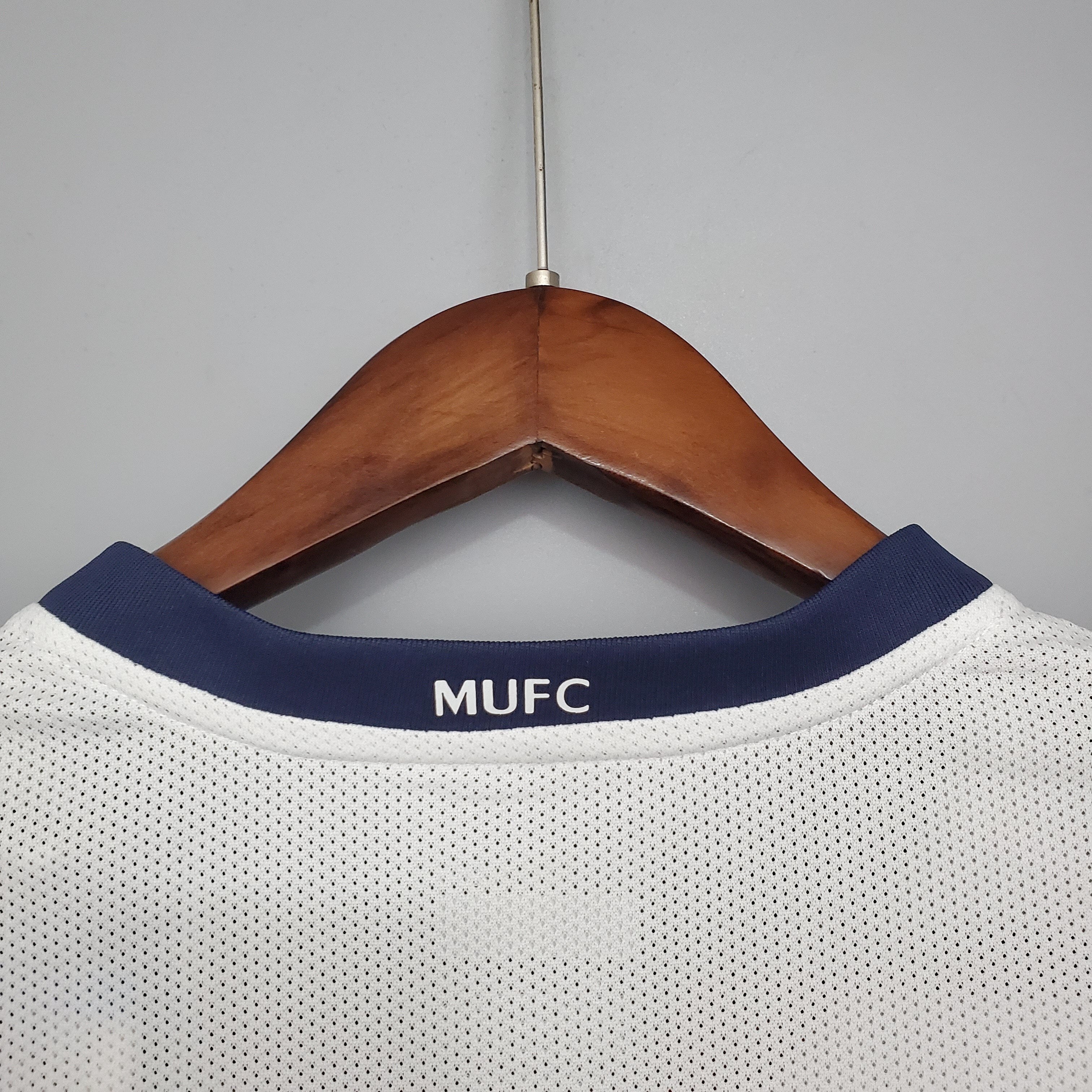2000s Manchester United Retro Football Shirt | White Black Home
