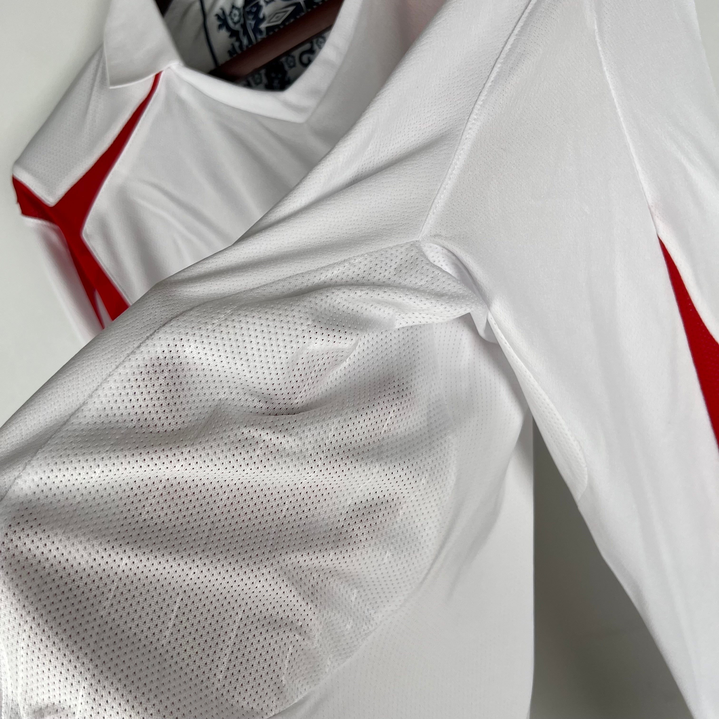 2000s England Retro Football Shirt | White Red Home