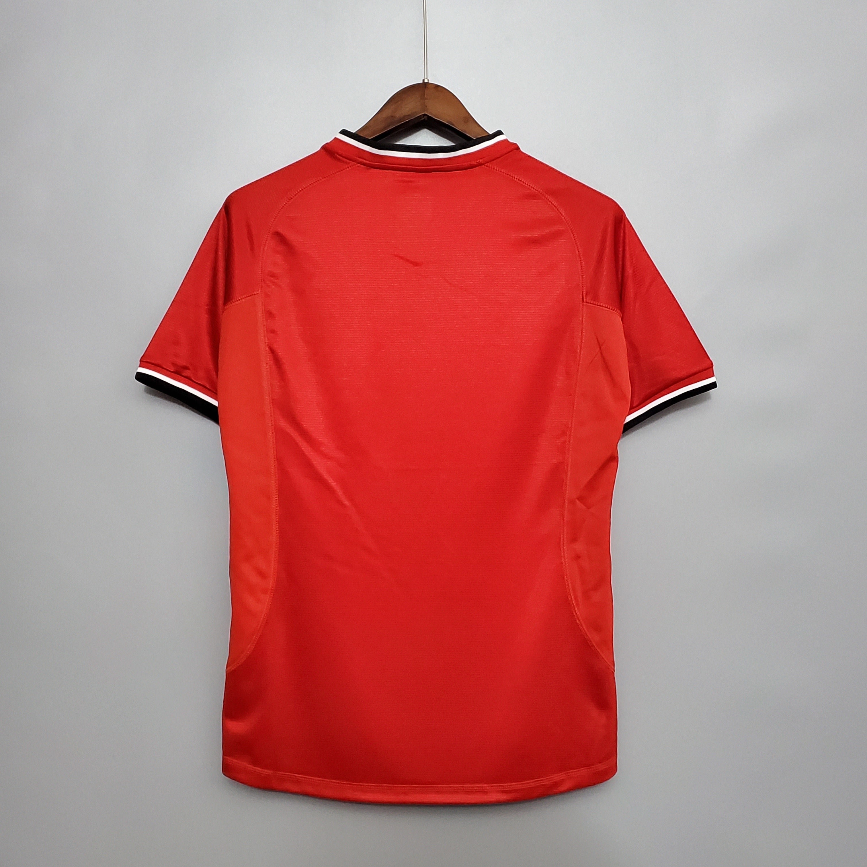 2000s Manchester United Retro Football Shirt | Red Black Home