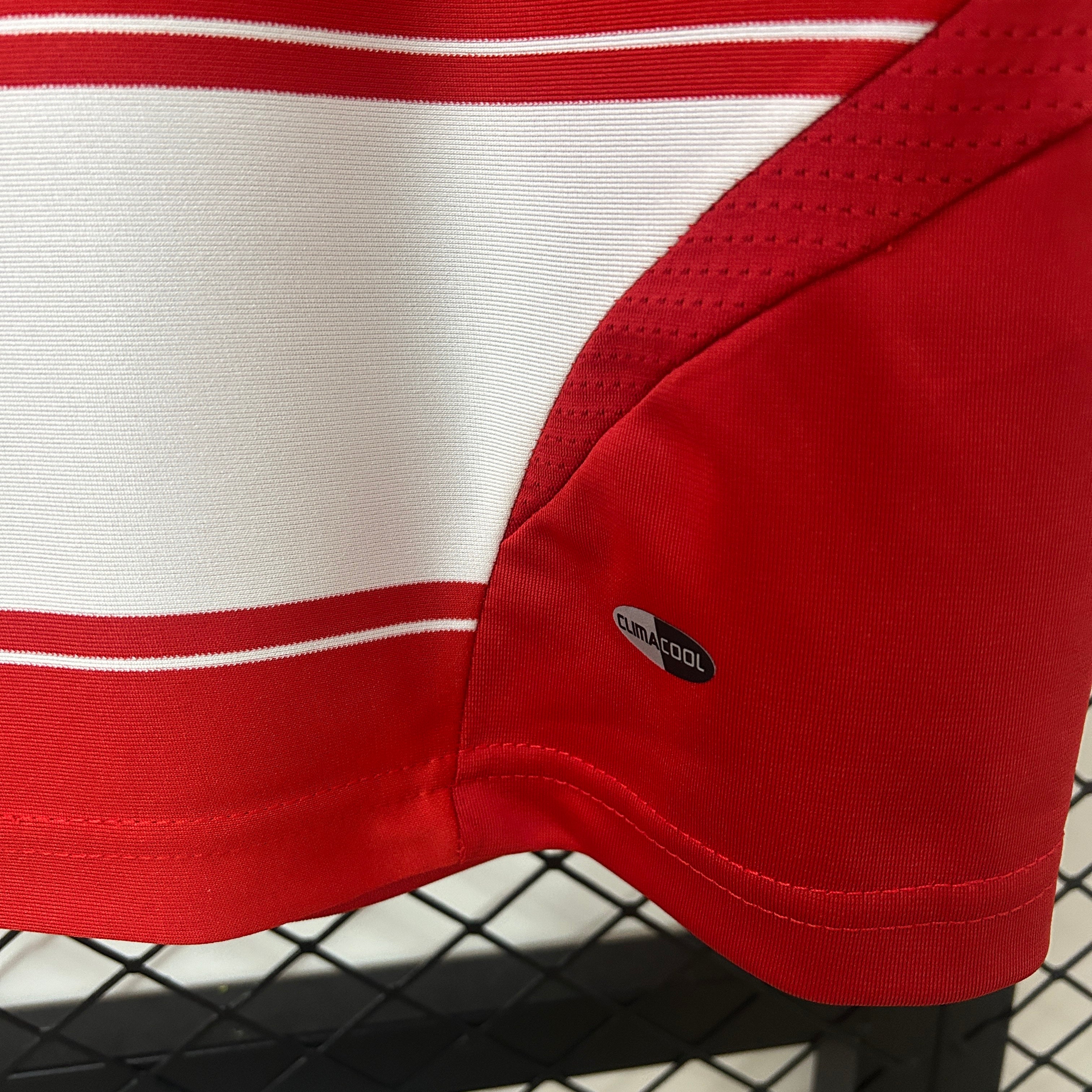 2000s Bayern Munchen Retro Football Shirt | Red White Home