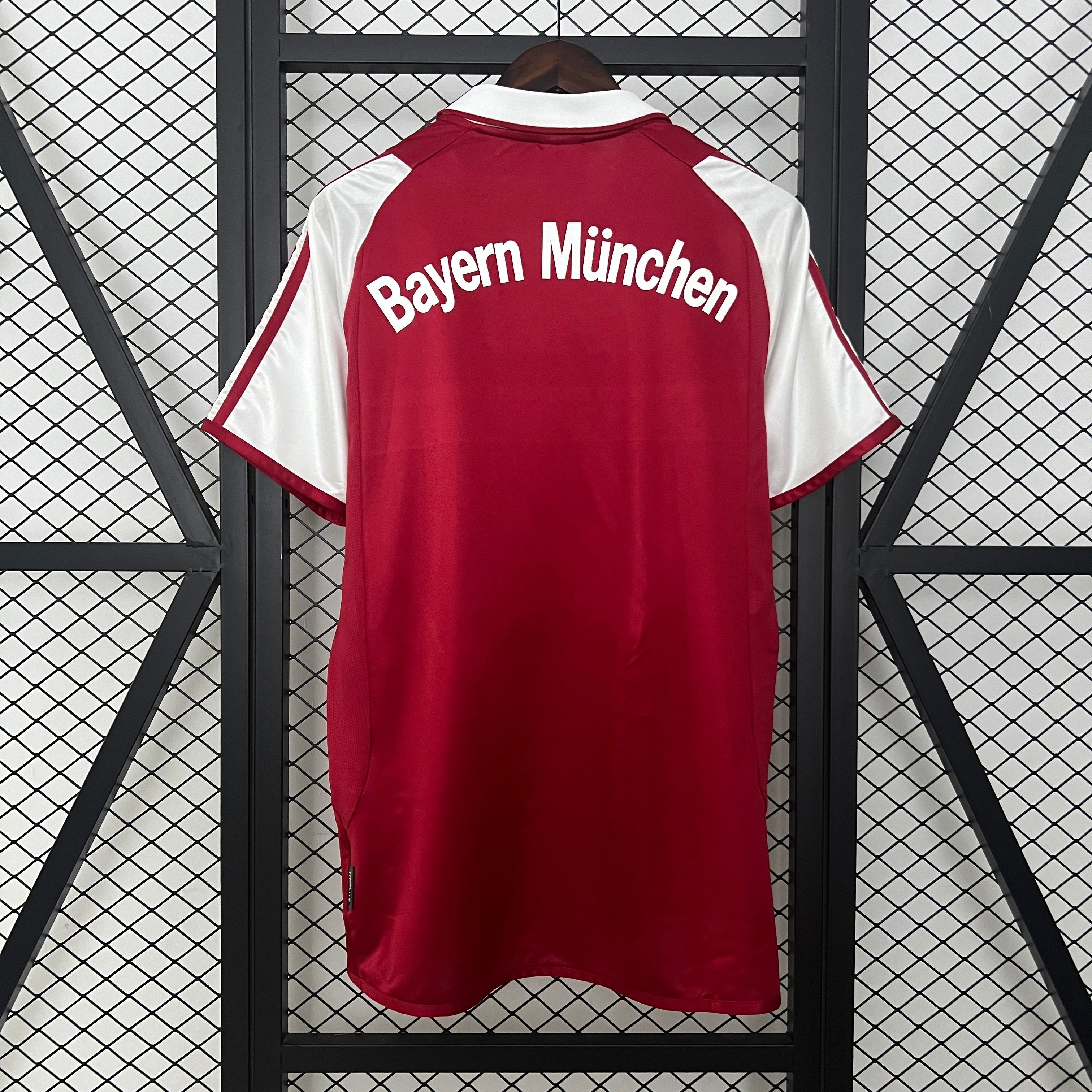 2000s Bayern Munich Retro Football Shirt | Red White Home