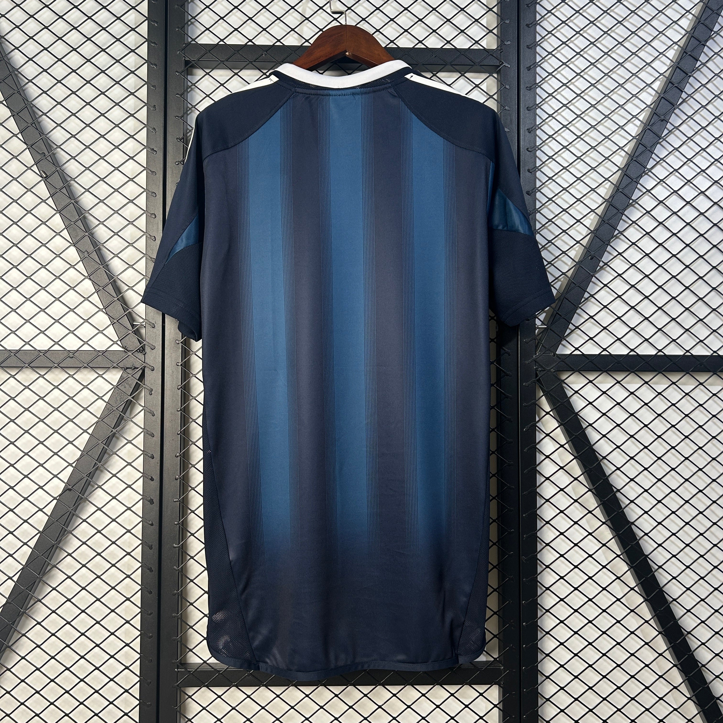 2000s Newcastle United Retro Football Shirt | Navy White Home