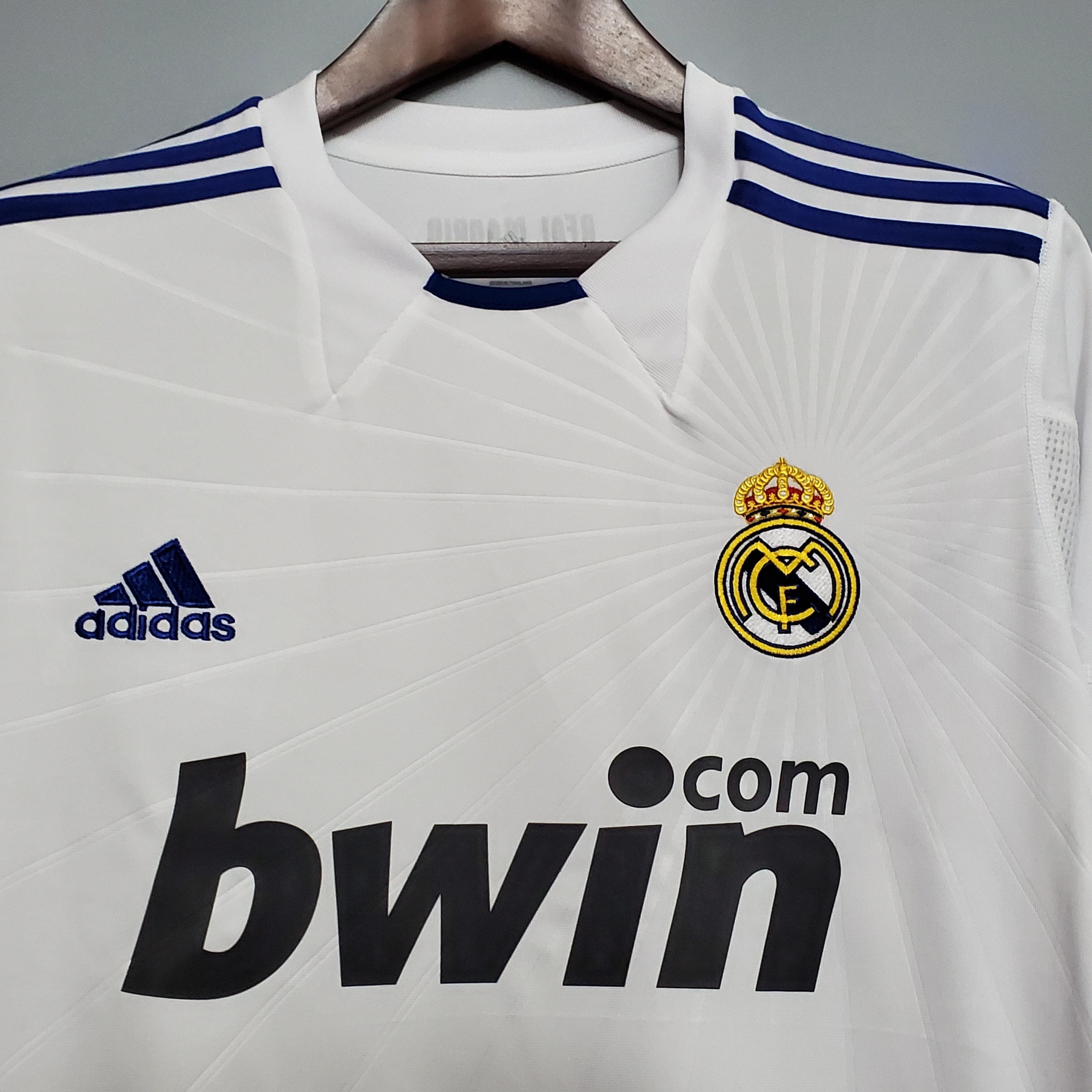 2000s Real Madrid Retro Football Shirt | White Blue Home