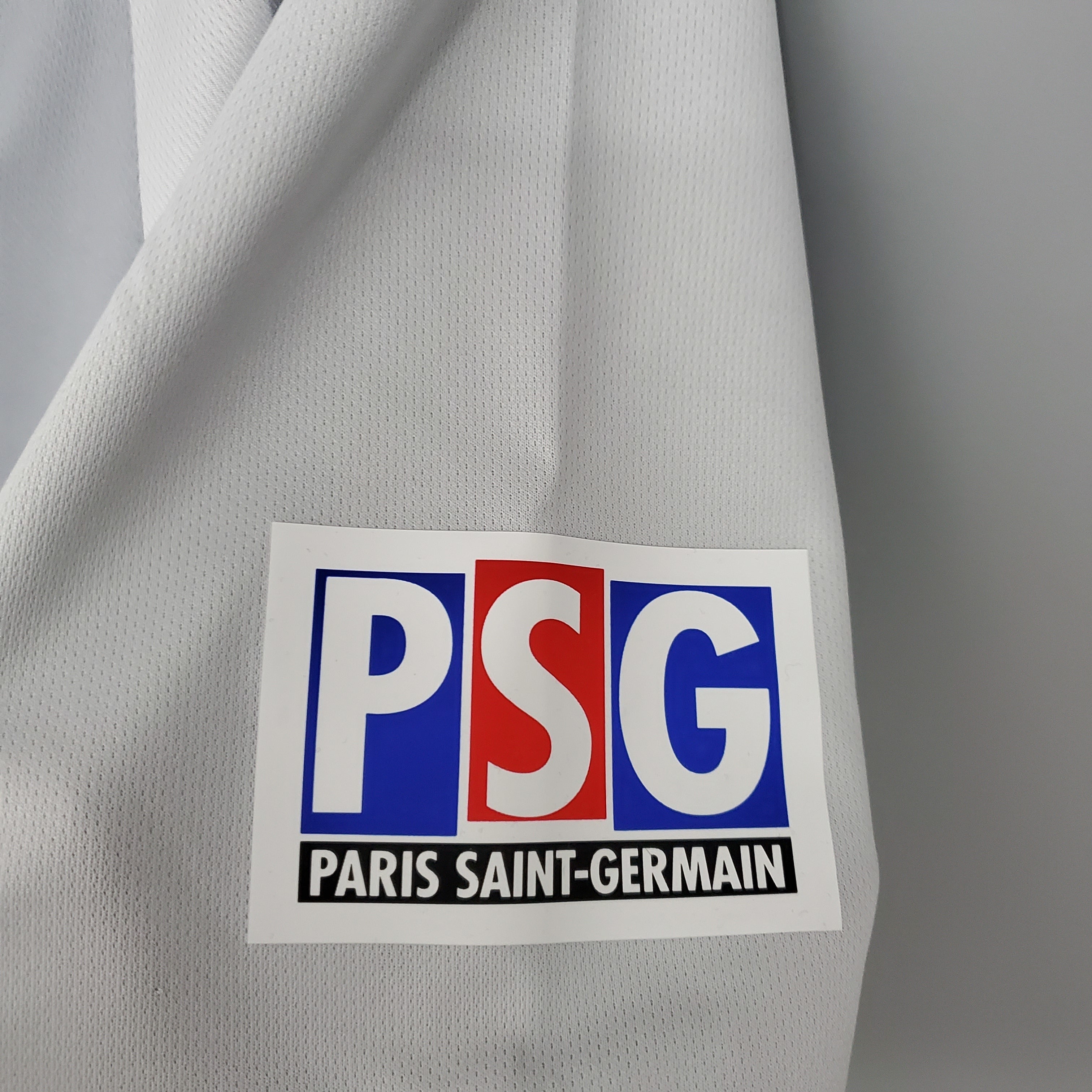 2000s Paris Saint-Germain Retro Football Shirt | White Grey Home