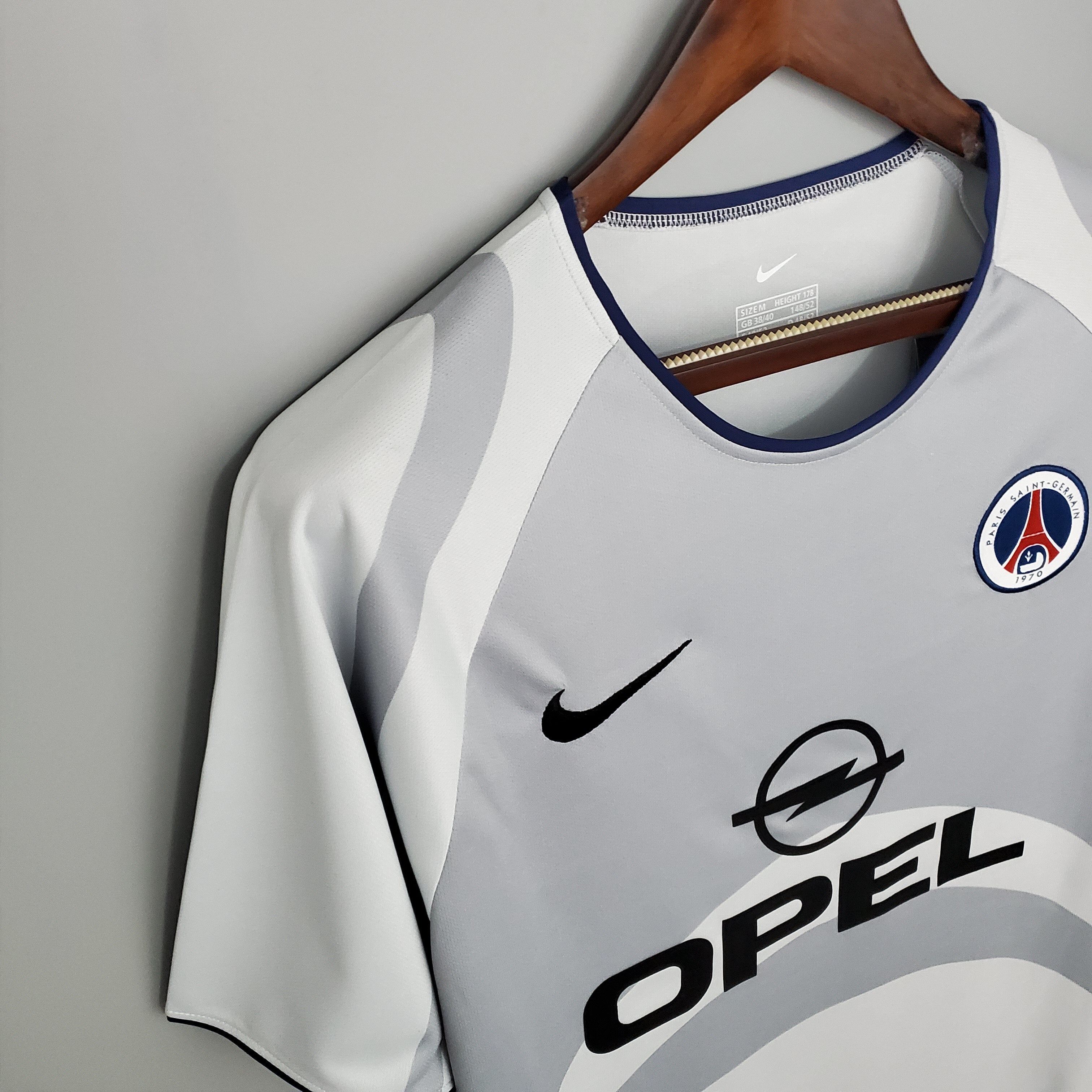 2000s Paris Saint-Germain Retro Football Shirt | White Grey Home