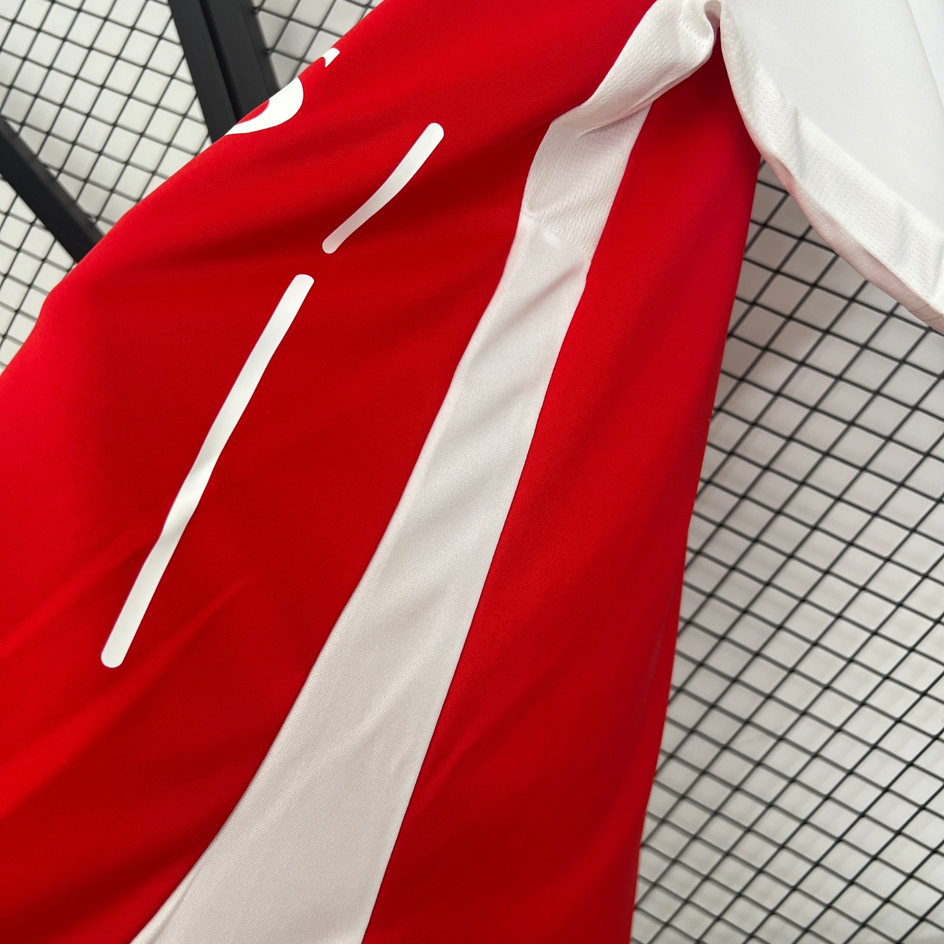 2000s Arsenal Retro Football Shirt | Red White Home