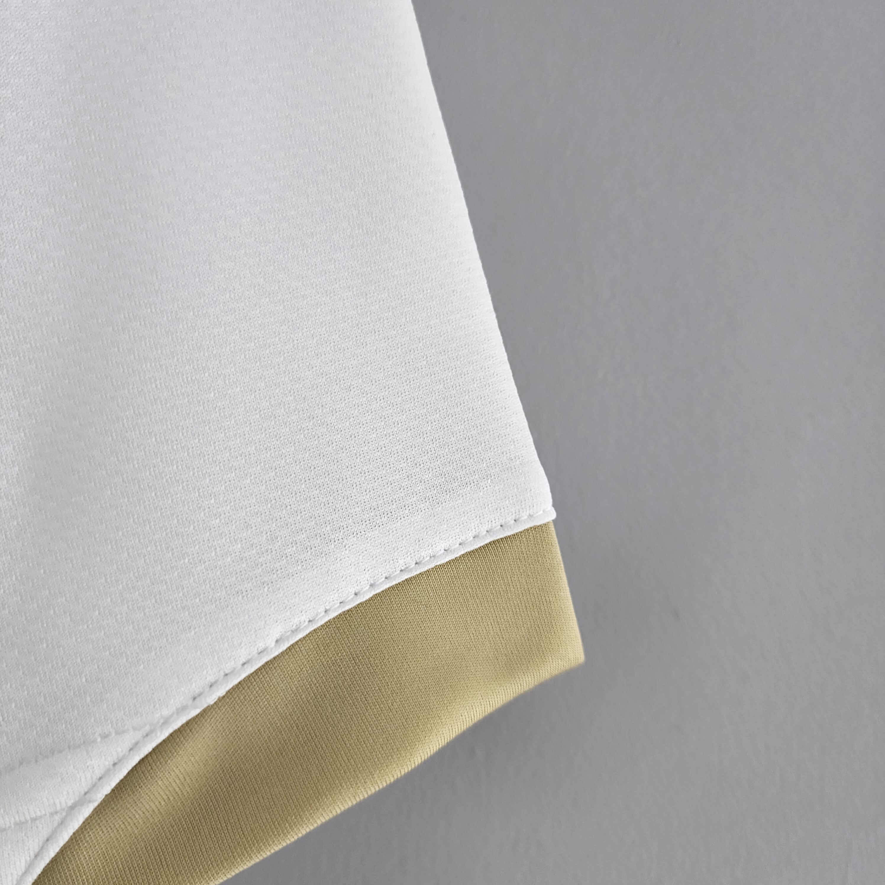 2000s Manchester United Retro Football Shirt | White Gold Home
