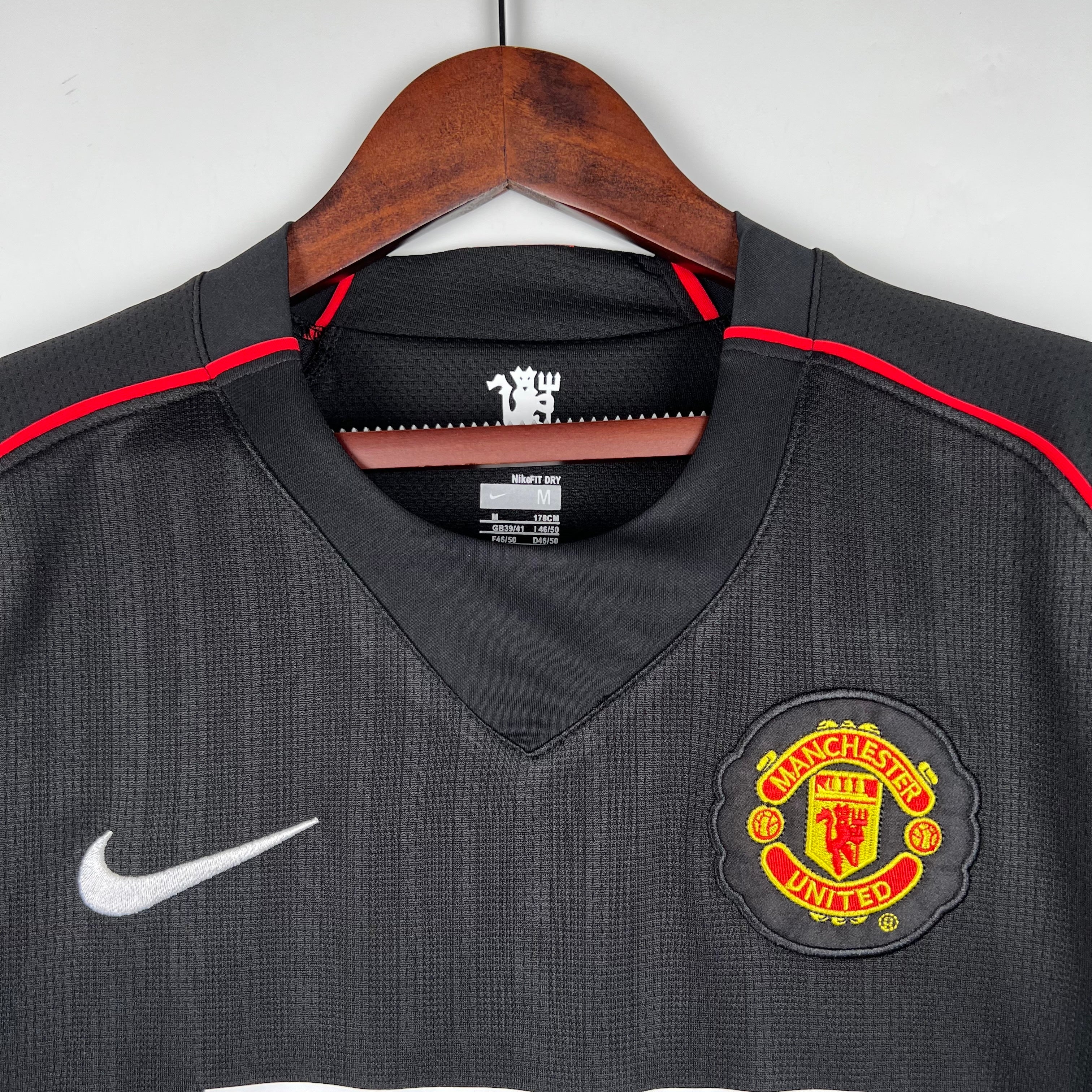 2000s Manchester United Retro Football Shirt | Black Red Home