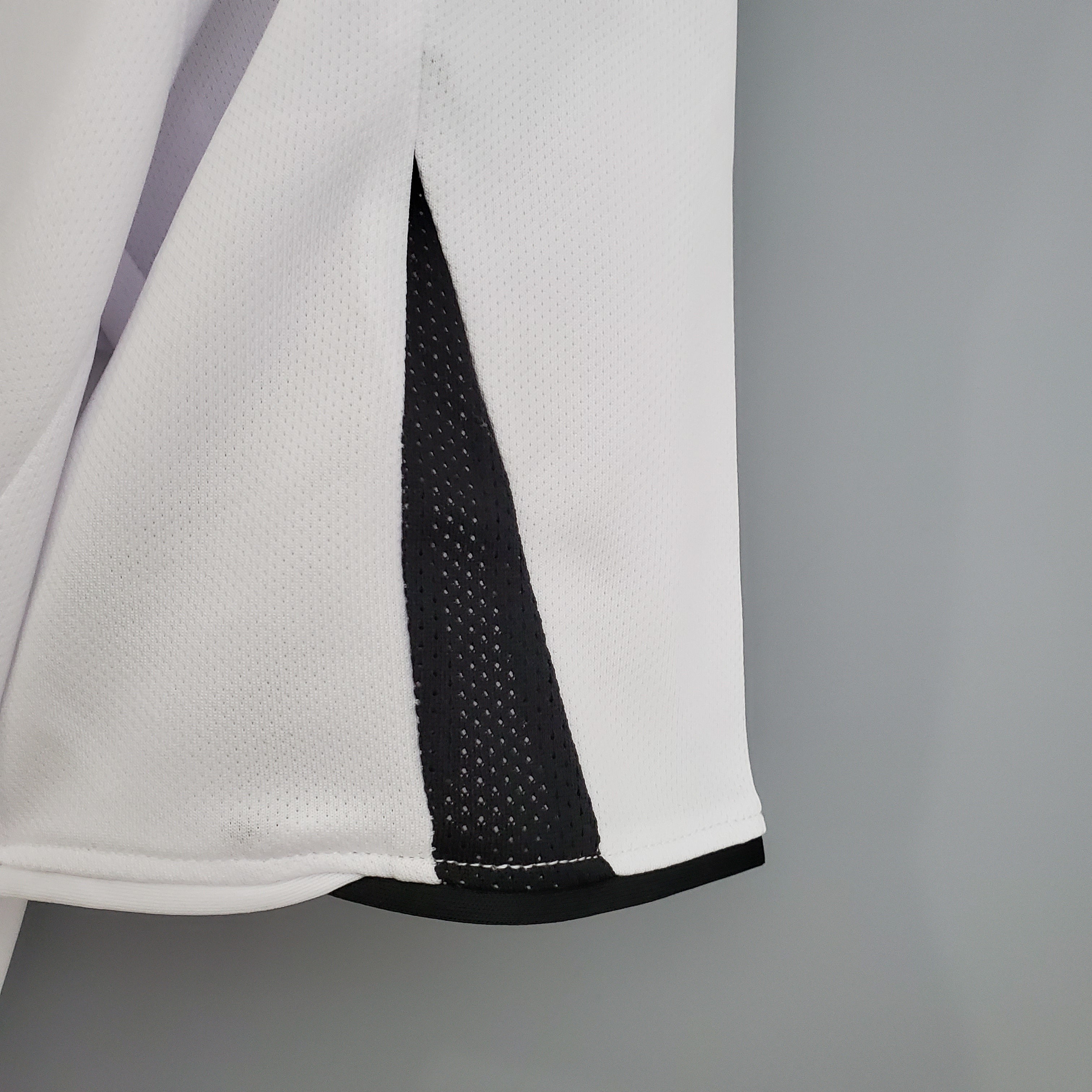 2000s Colo Colo Retro Football Shirt | White Black Home