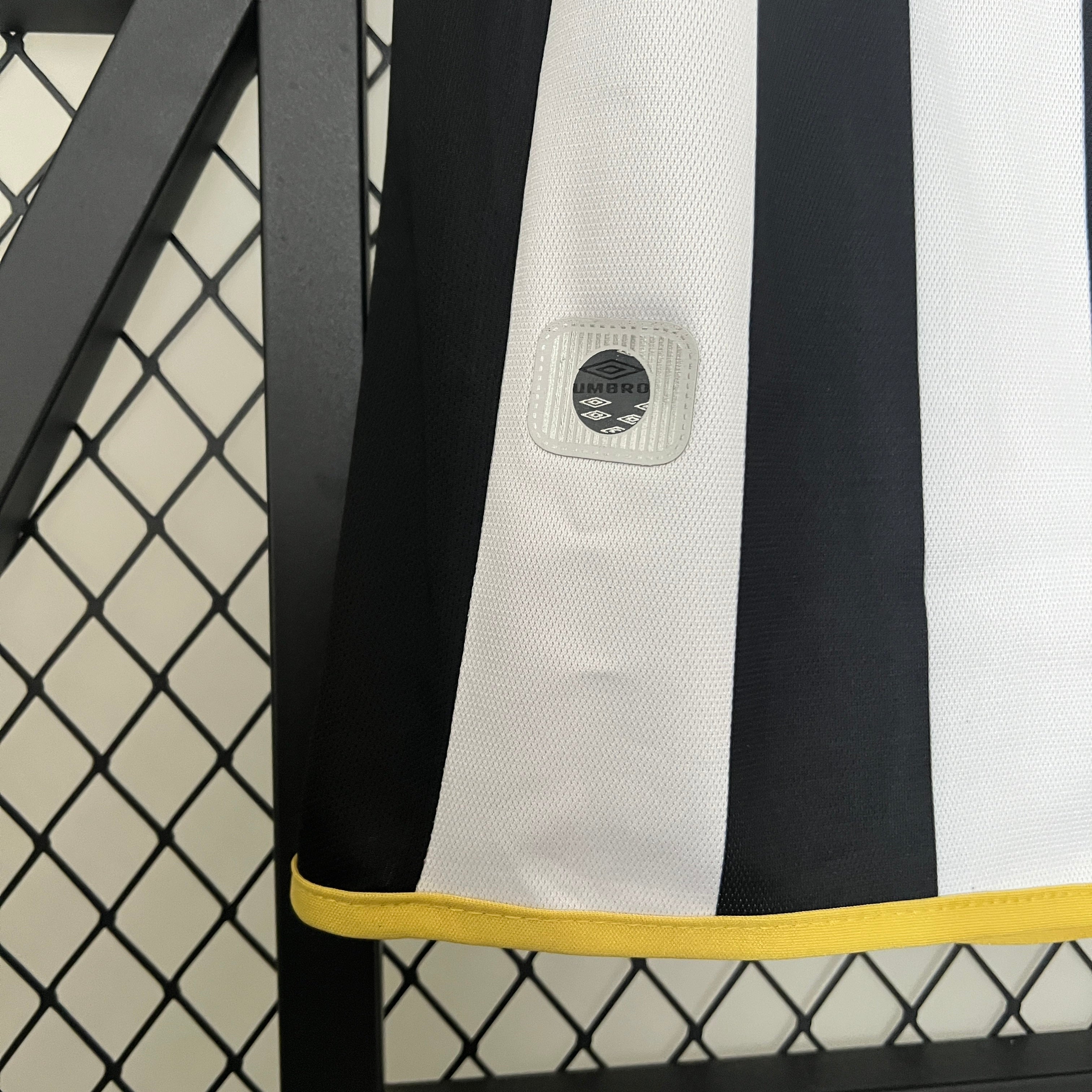 2000s Atletico Mineiro Retro Football Shirt | Black White Home