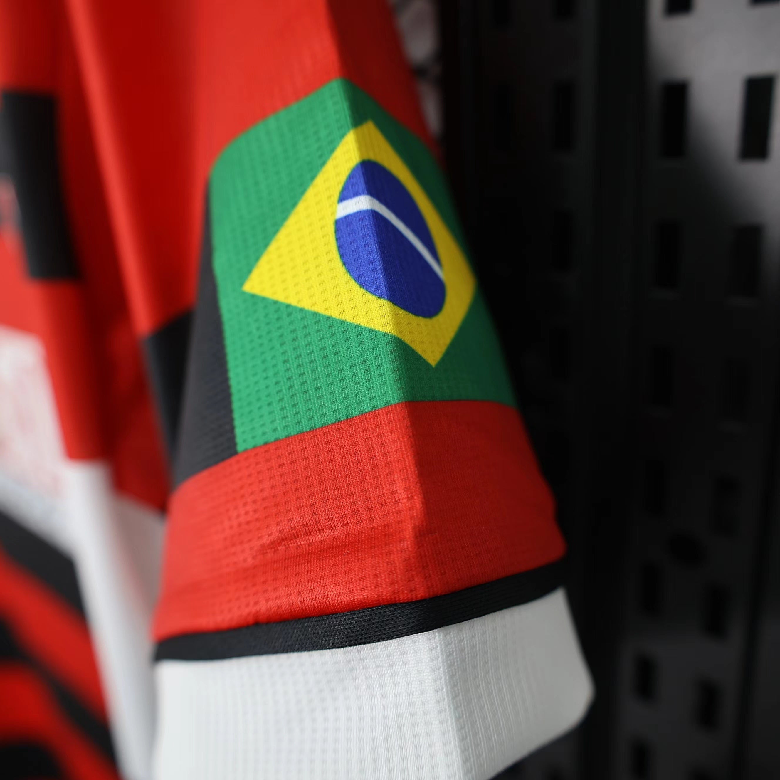 1990s Esporte Clube Vitoria Retro Football Shirt | Red Black Home