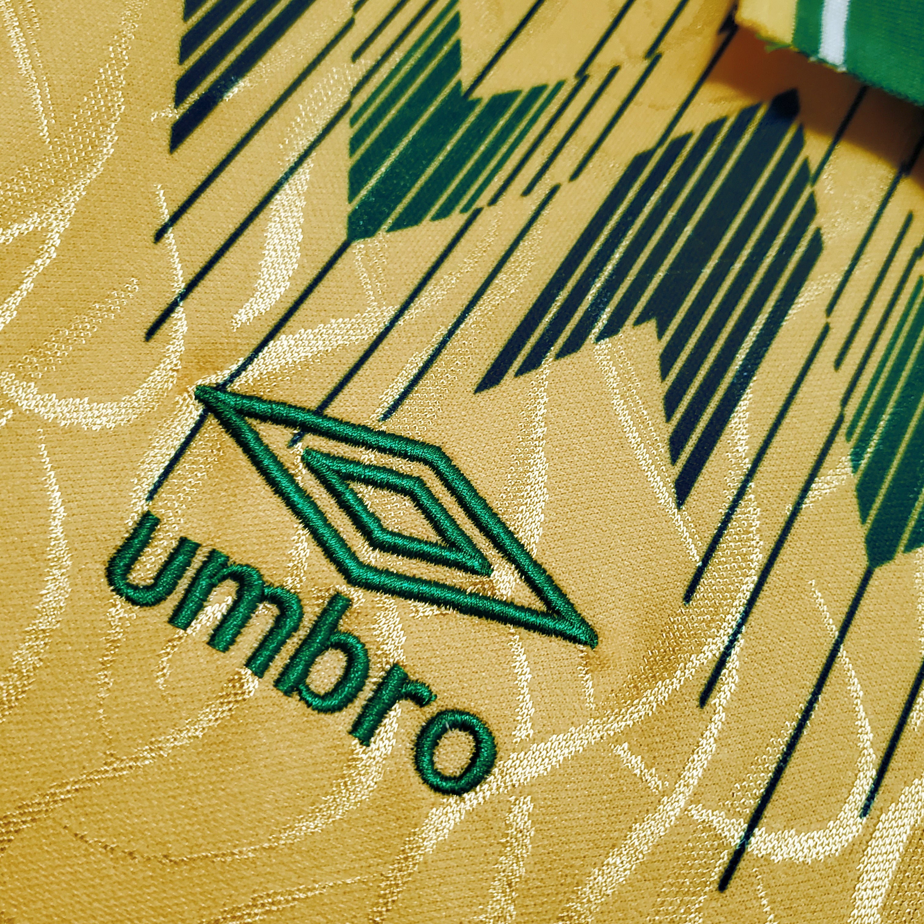 1990s Celtic Retro Football Shirt | Yellow Green Home