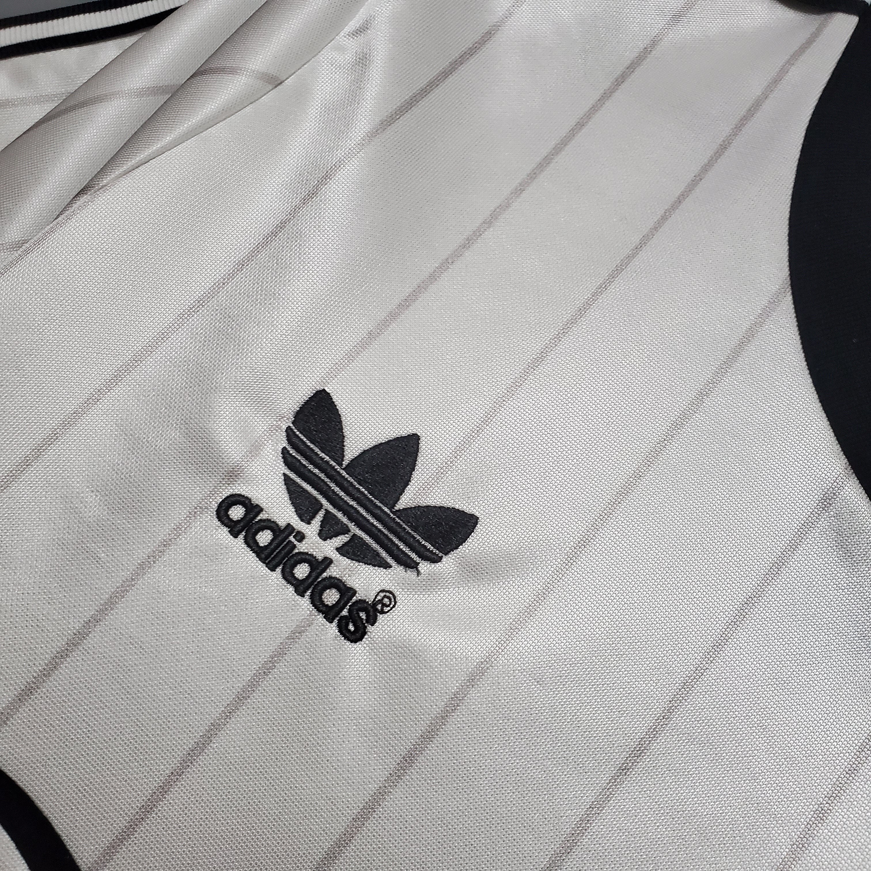 1980s Manchester United Retro Football Shirt | White Black Home