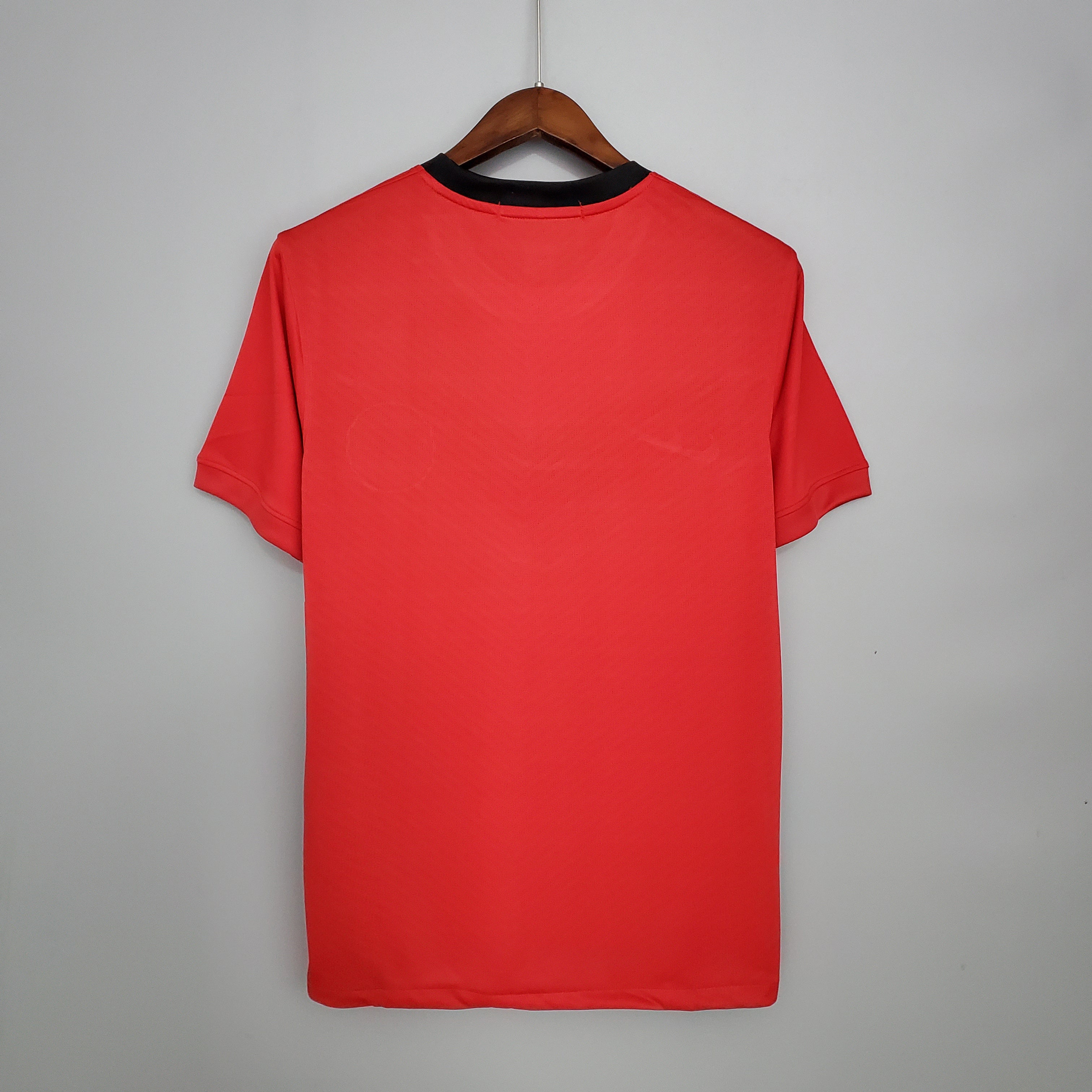 2000s Manchester United Retro Football Shirt | Red Black Home
