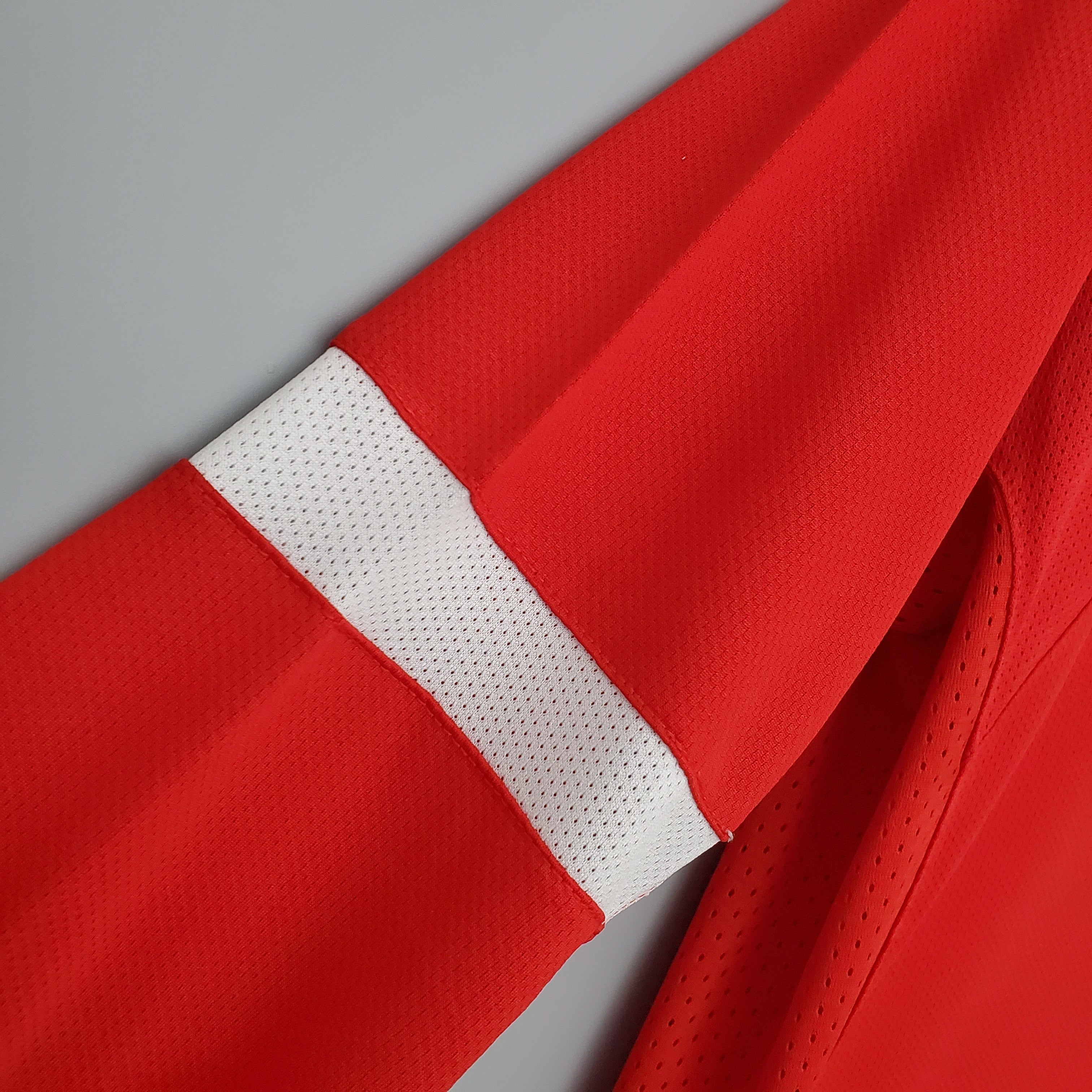 2000s Manchester United Retro Football Shirt | Red White Home
